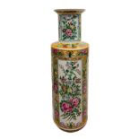 &nbsp;_x000D_ _x000D_ Porcelain vase depicting genre scenes and floral motifs, China, XX century. Ma