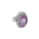 White gold ring with central stone amethyst and diamonds. Gr 12.7