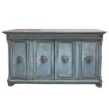Servant lacquered shabby chic in blue Sicilian dust on furniture from the early nineteenth century.
