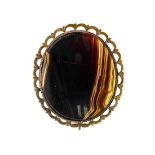 Oval brooch in antique gold with agate mis. 6 Cm