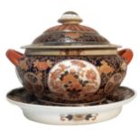 Tureen Chinese porcelain plate with black capacity in orange decoration. H 25 cm width 35 cm.