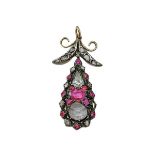 Brooch with diamonds shards and clear garnet. Cm 4