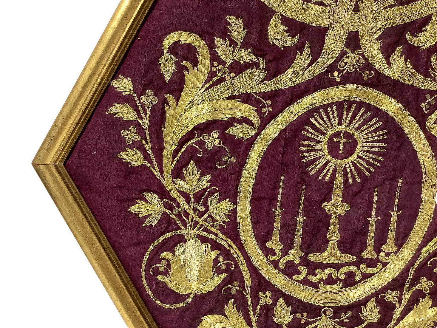 Liturgical clothing embroidered in gold with floral decoration large leaves hexagonal frame. Cm 55x5 - Image 2 of 3