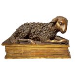 Sculpture Agnus Dei wooden, seventeenth century. 28. H cm 45 Cm.