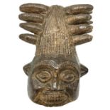 Mask Bamileke, Cameroon, early twentieth century. H 41x36 cm