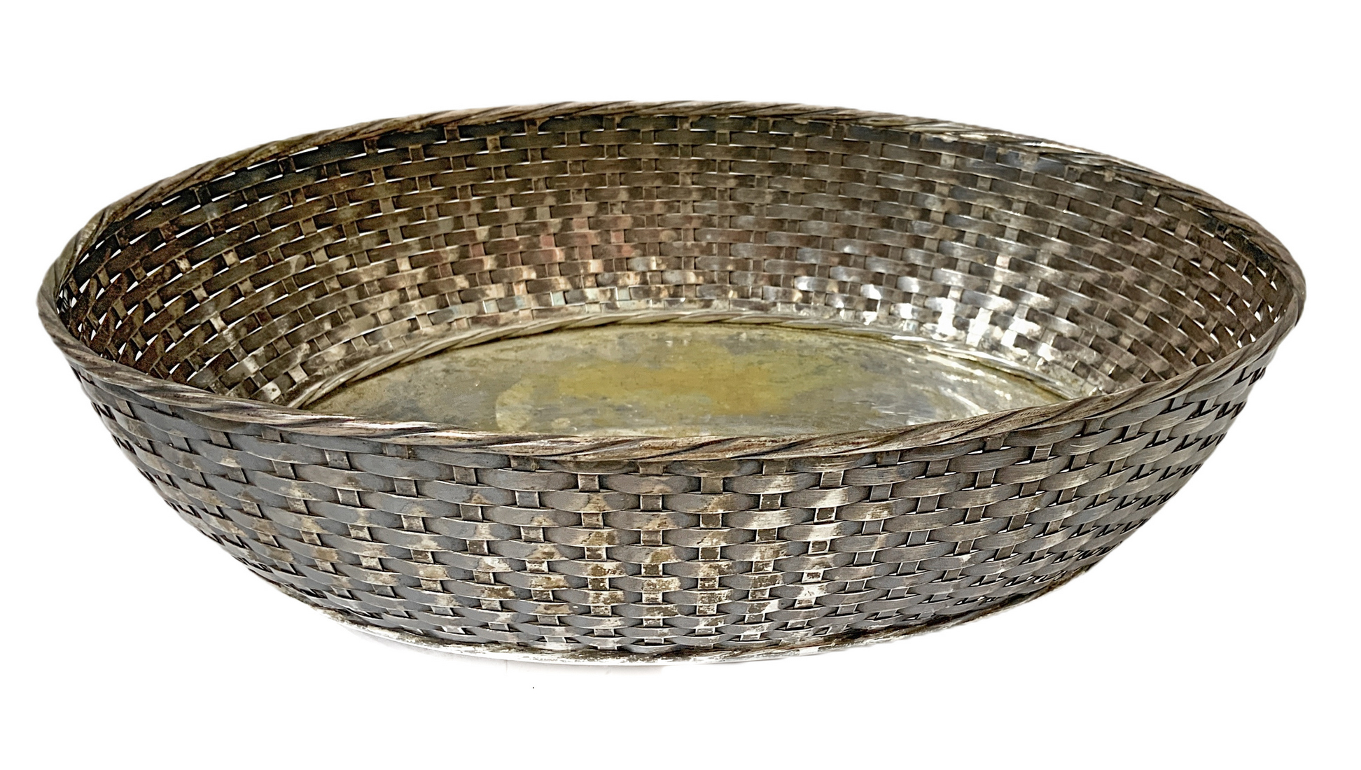 silver oval centerpiece, a woven basket, early twentieth century. Gr 514. H 8 cm x27x28