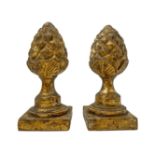Couple small pinecones in gilded wood, XIX century. H 19 cm, 8x8 cm base