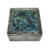 Small square box with floral decoration in relief on a blue background. H 1.5 cm. Width 4 cm Depth 4