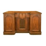 Servant in mahogany wood, two side doors plus a central one. Early 20th century, H 88 cm. 150 cm wid