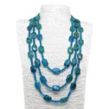 Three-wire necklace of apatite with 2/3 mm faceted washers, alternated with mountain rectangles. Lar