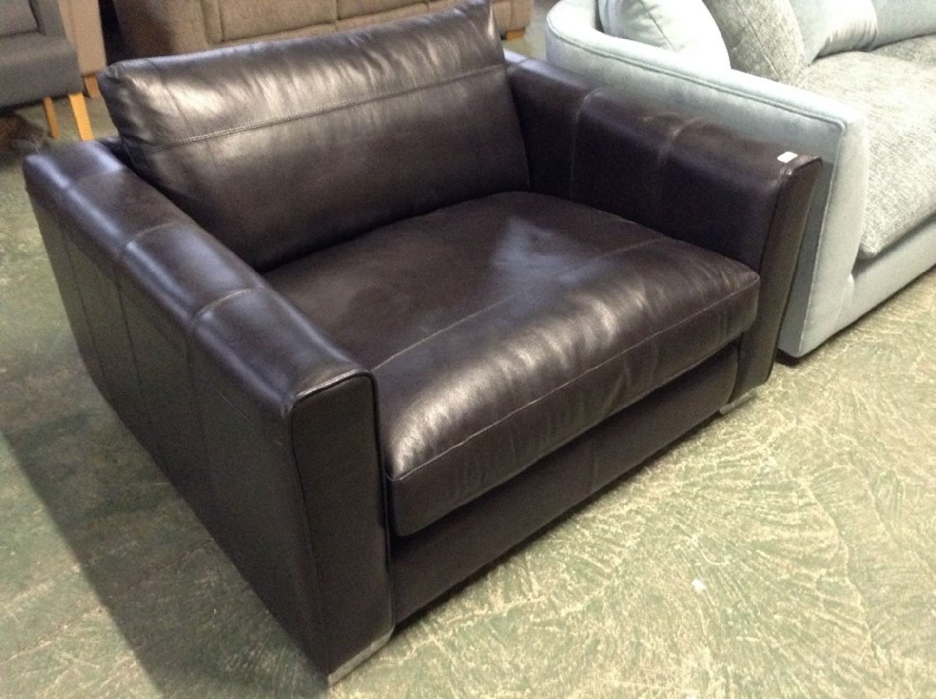 BLACK LEATHER SNUG CHAIR WM24 K223