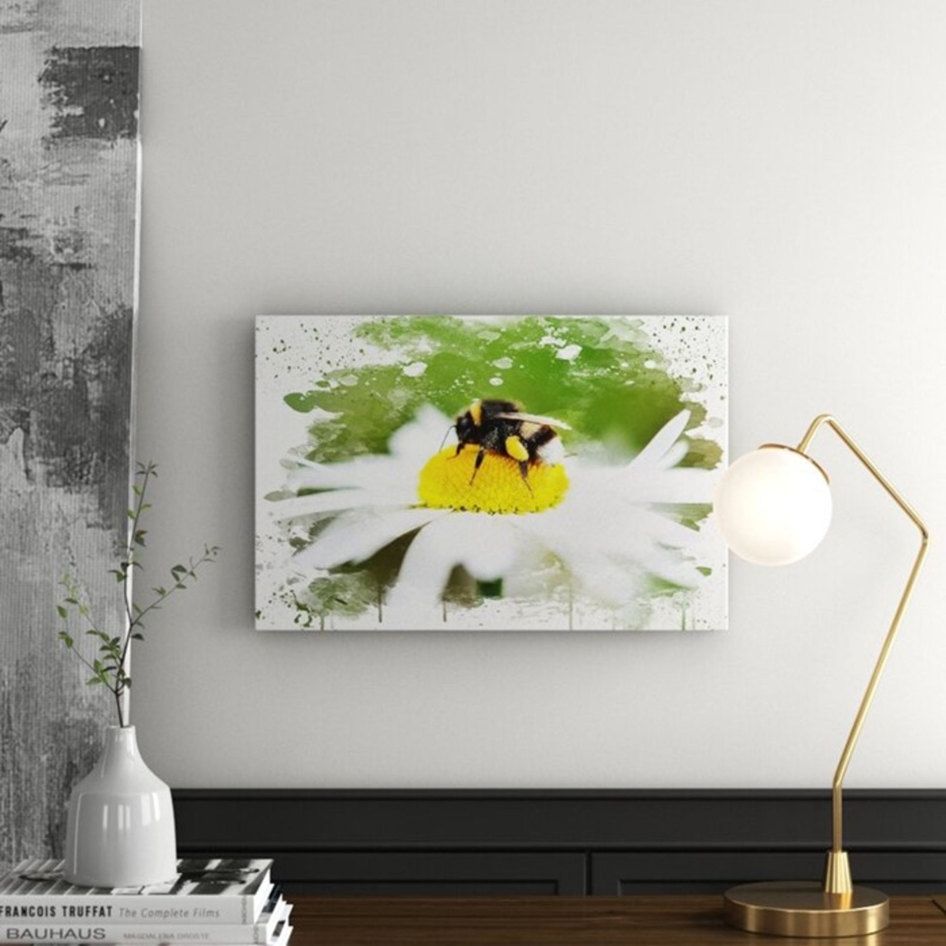 East Urban Home,'Bumble Bee White Daisy' Graphic Art Print on CanvasRRP -£55.99 (15266/3 -WLDJ4559)