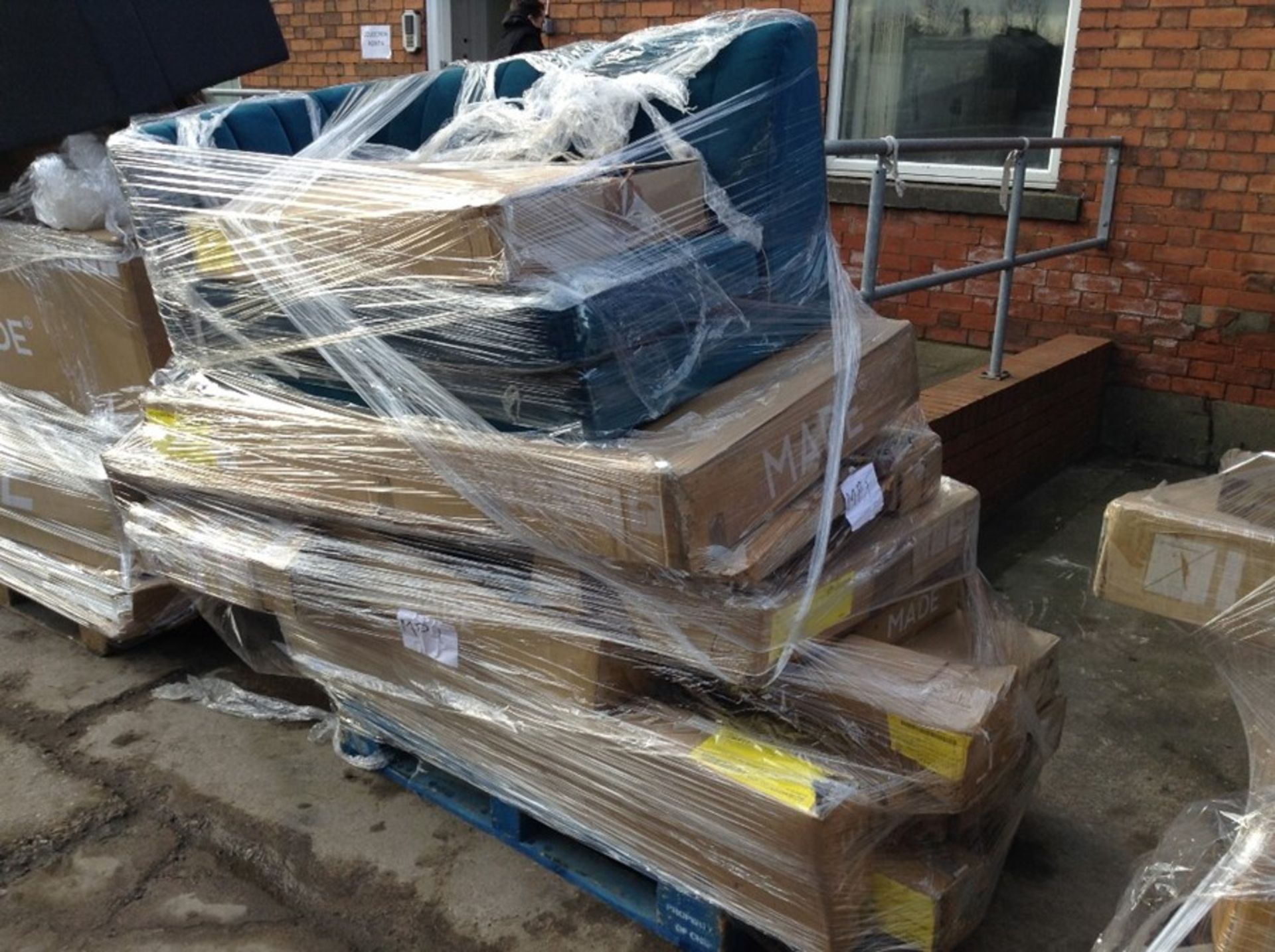 | 11X |PALLETS OF BER.& PART SOFAS SKUS FURNITURE WE HAVE NO DETAIL OF THE QUANTITY ON THESE PALLET - Image 3 of 11