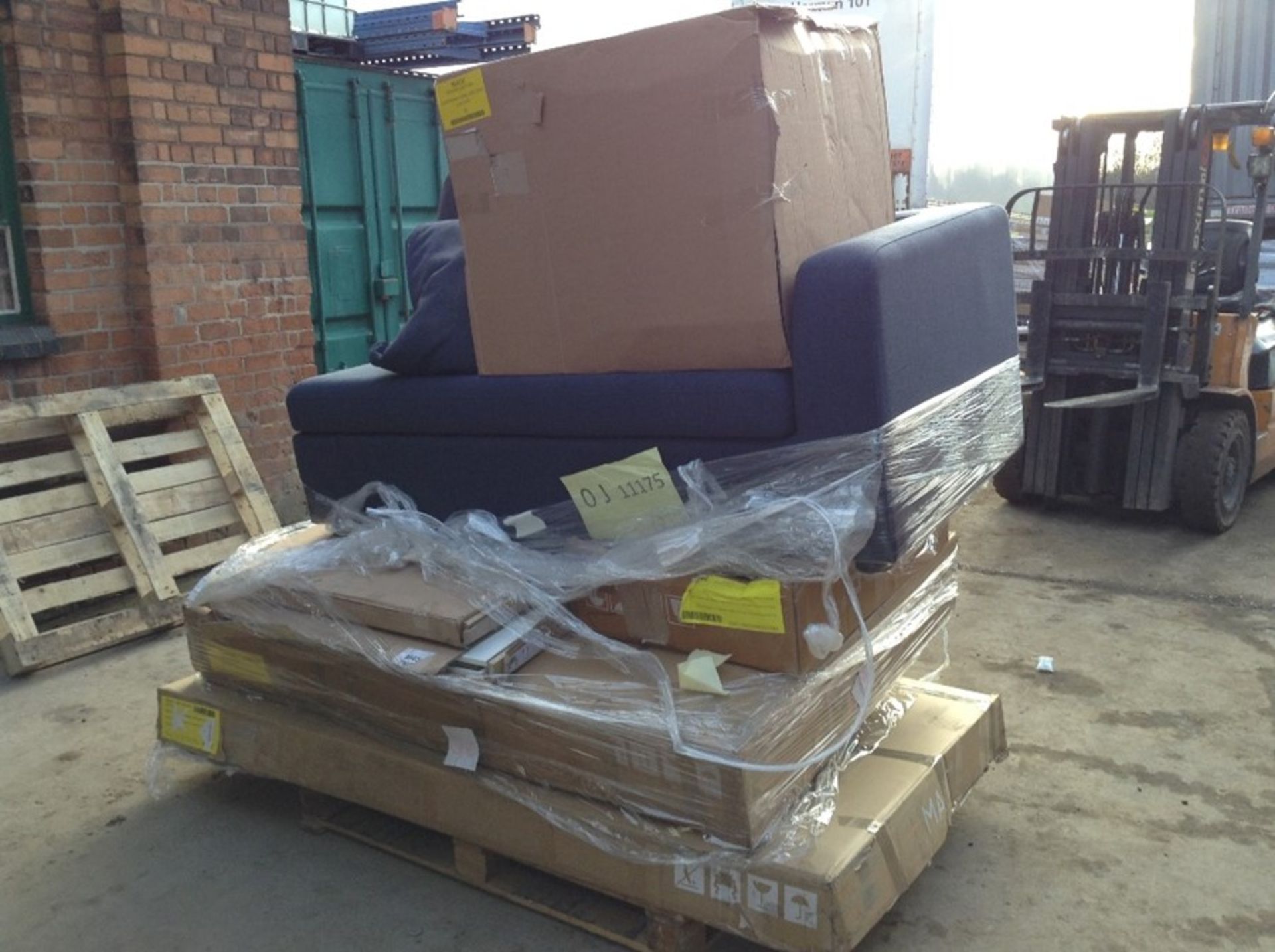 | 11X |PALLETS OF BER.& PART SOFAS SKUS FURNITURE WE HAVE NO DETAIL OF THE QUANTITY ON THESE PALLET - Image 8 of 11