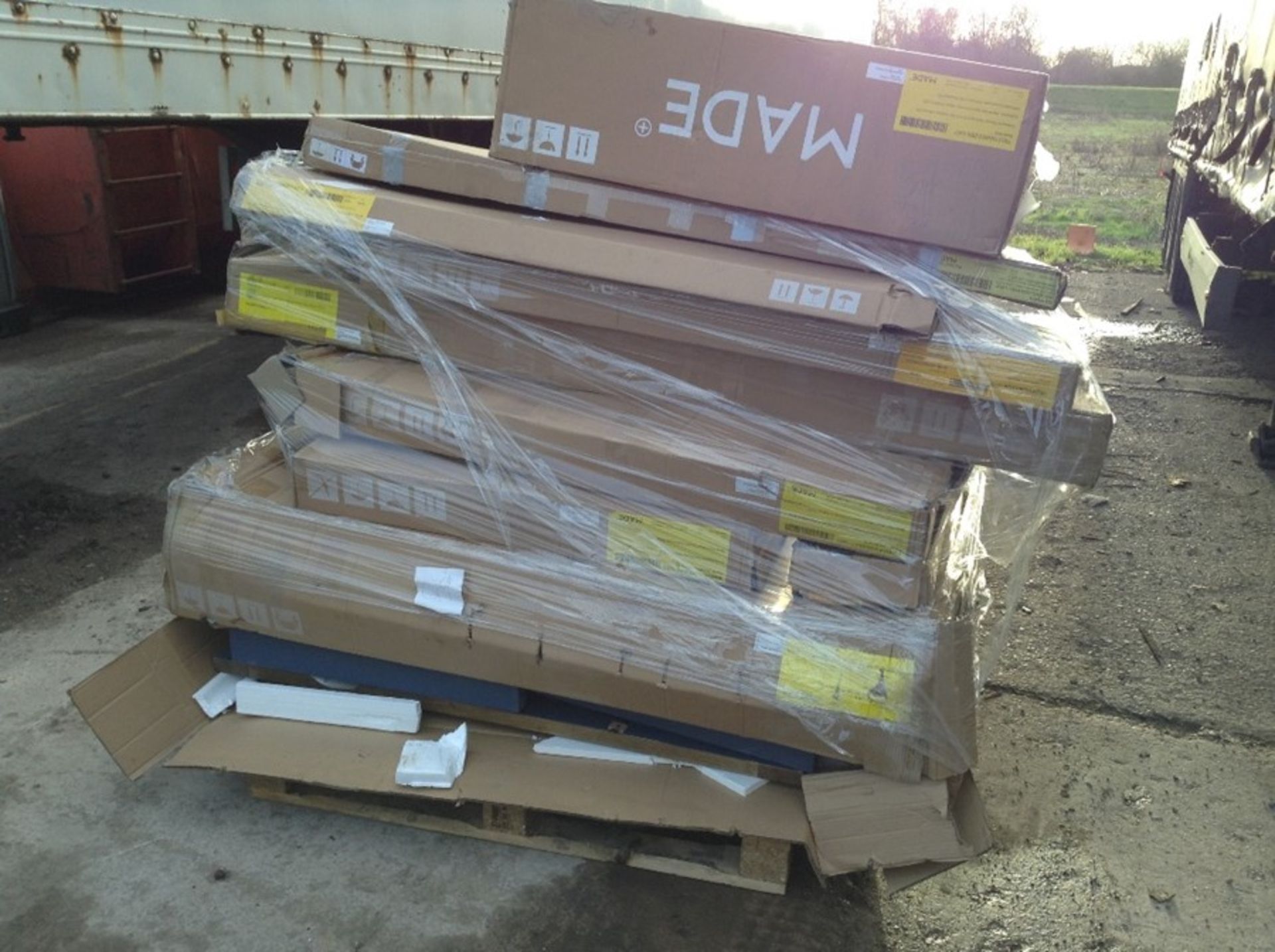 | 11X |PALLETS OF BER.& PART SOFAS SKUS FURNITURE WE HAVE NO DETAIL OF THE QUANTITY ON THESE PALLET - Image 10 of 11