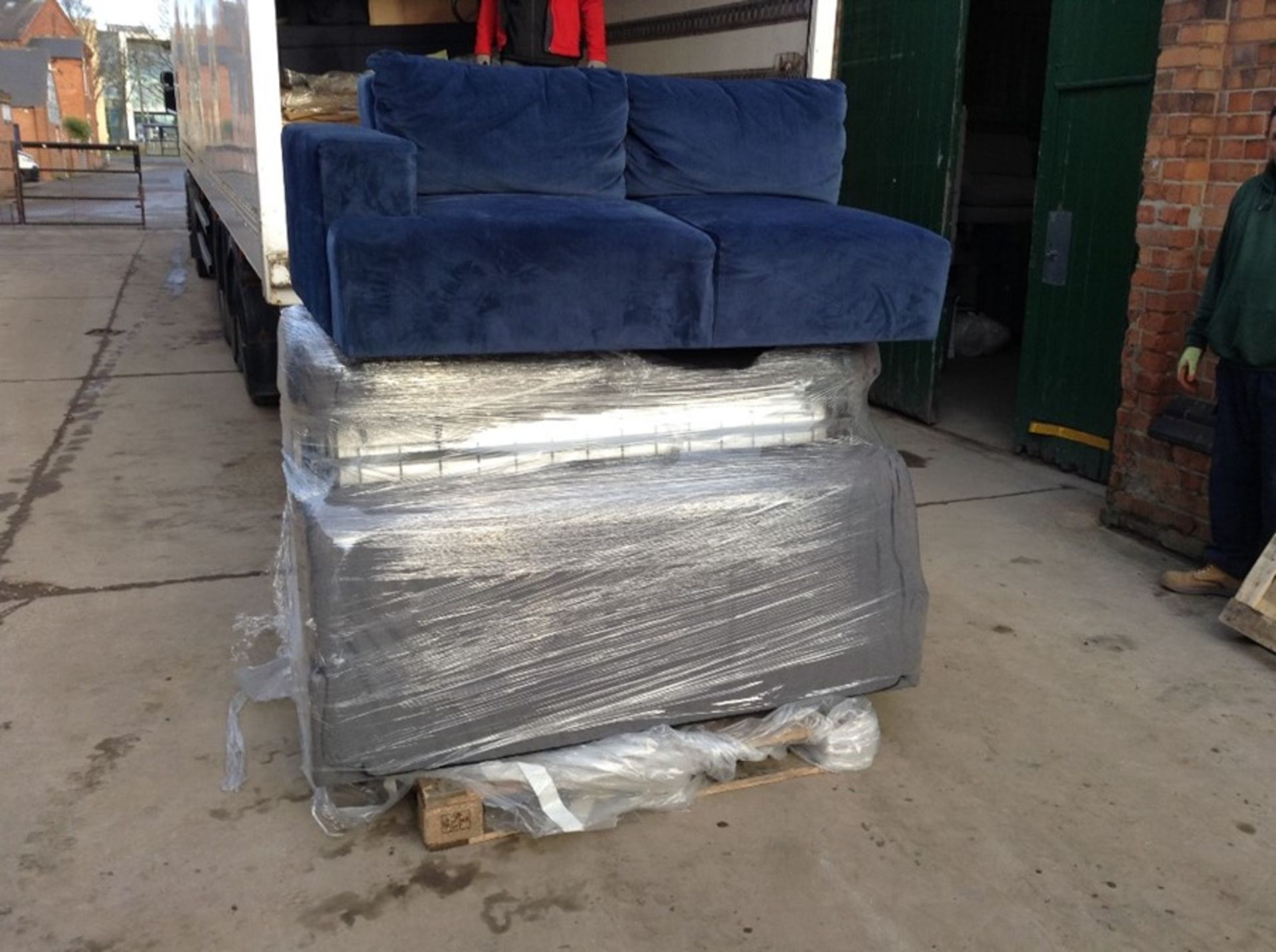 | 11X |PALLETS OF BER.& PART SOFAS SKUS FURNITURE WE HAVE NO DETAIL OF THE QUANTITY ON THESE PALLET - Image 9 of 11