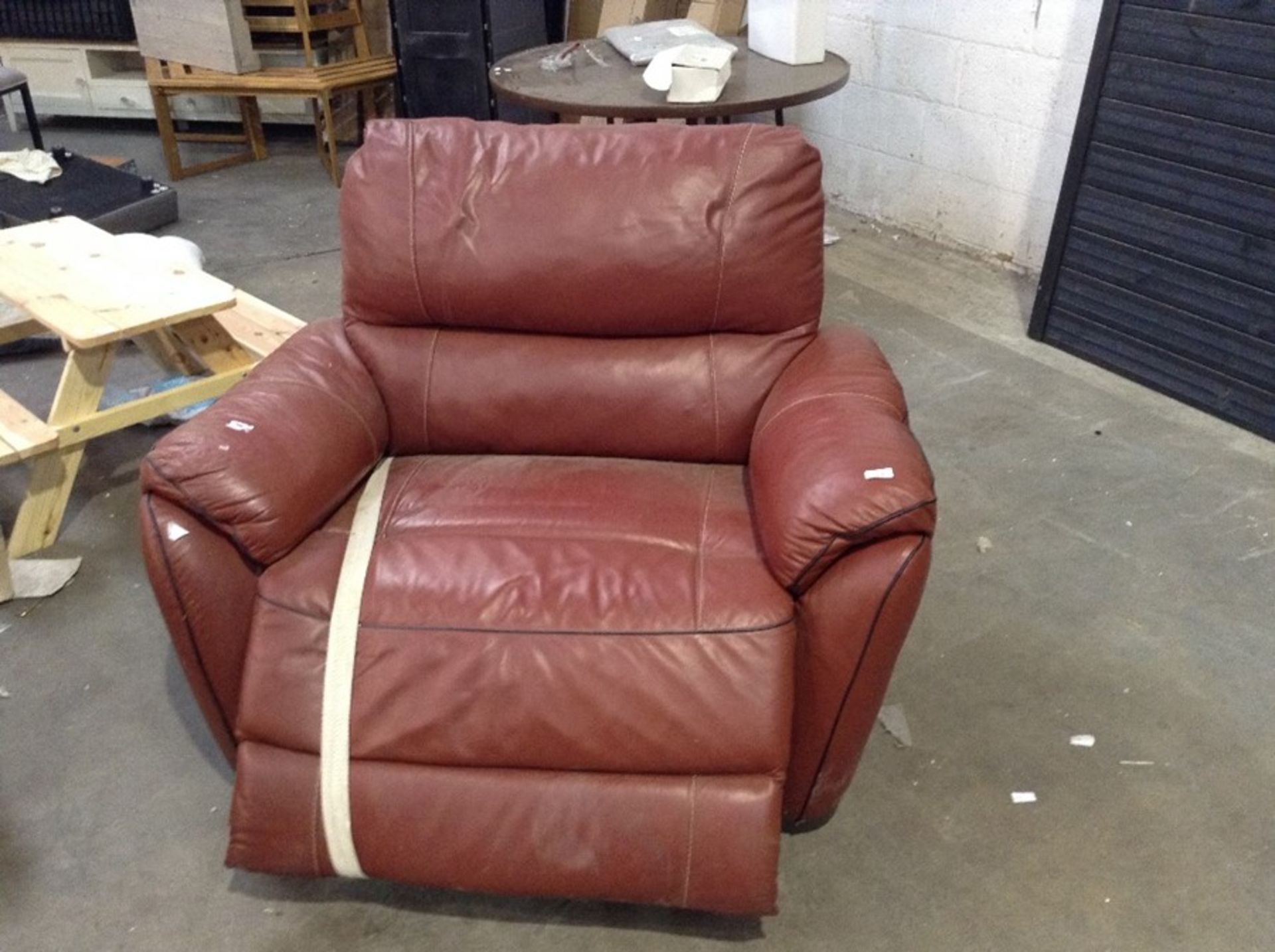 RED LEATHER MANUAL RECLINING CHAIR (DAMAGE)