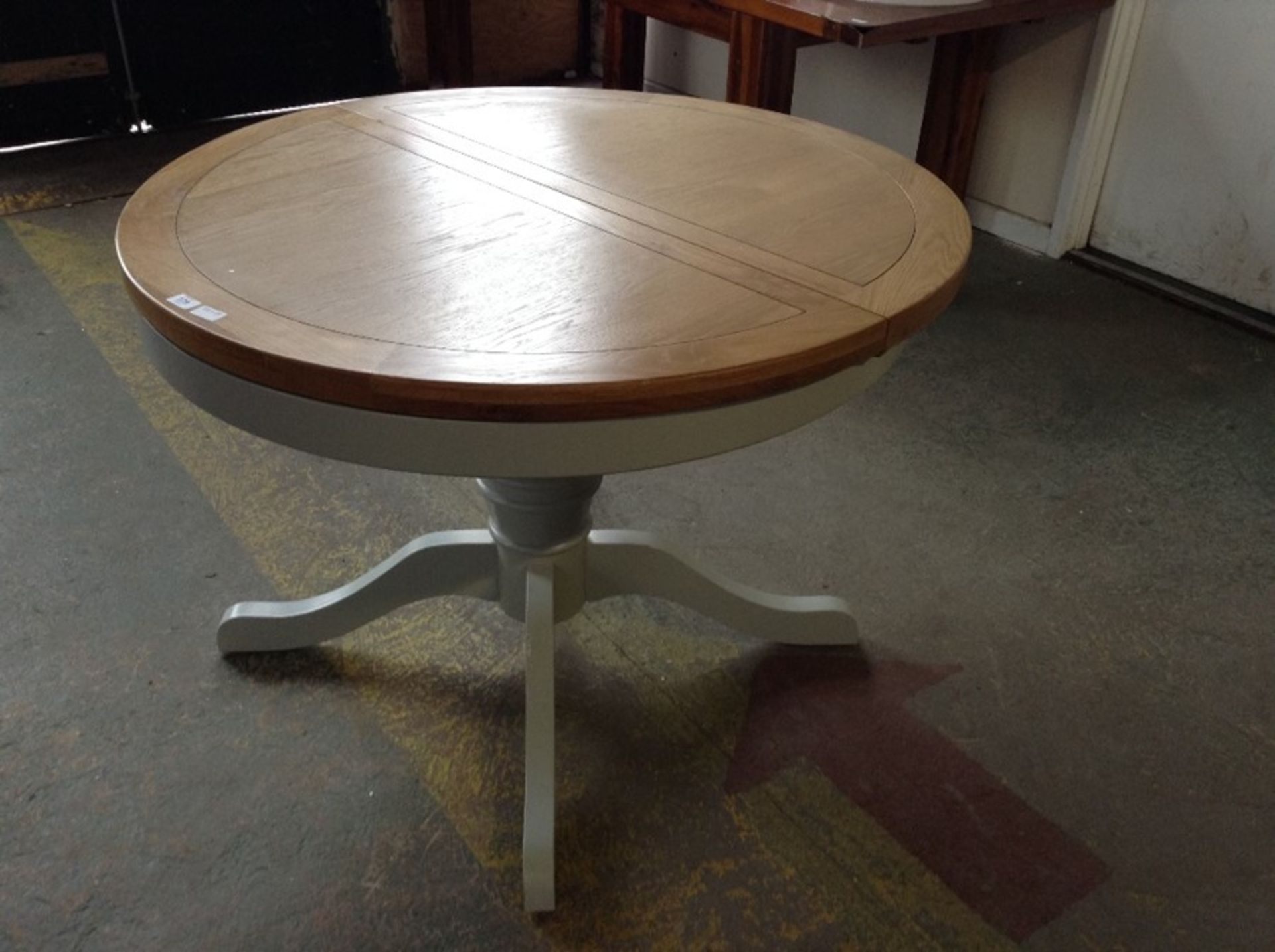 Hampshire Grey Painted Oak Round Pedestal Extending Table (I39 -WXF P63 HEAVY DAMAGE