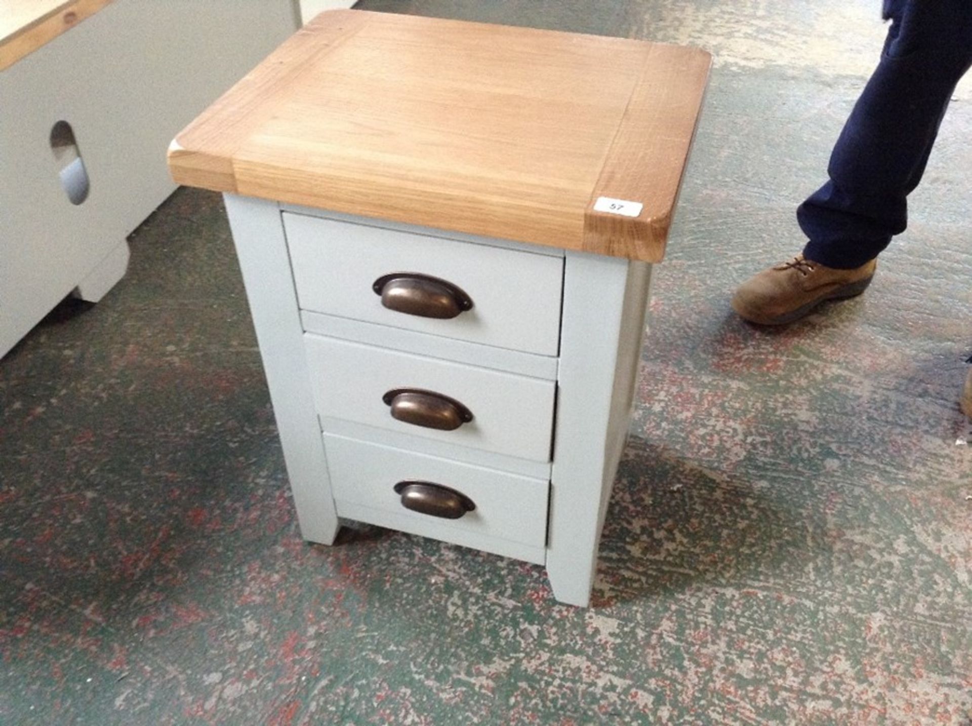 Hampshire Grey Painted Oak Large 3 Drawer Bedside Table (SCUFFED DAMAGED)(I64 -WXF P03)