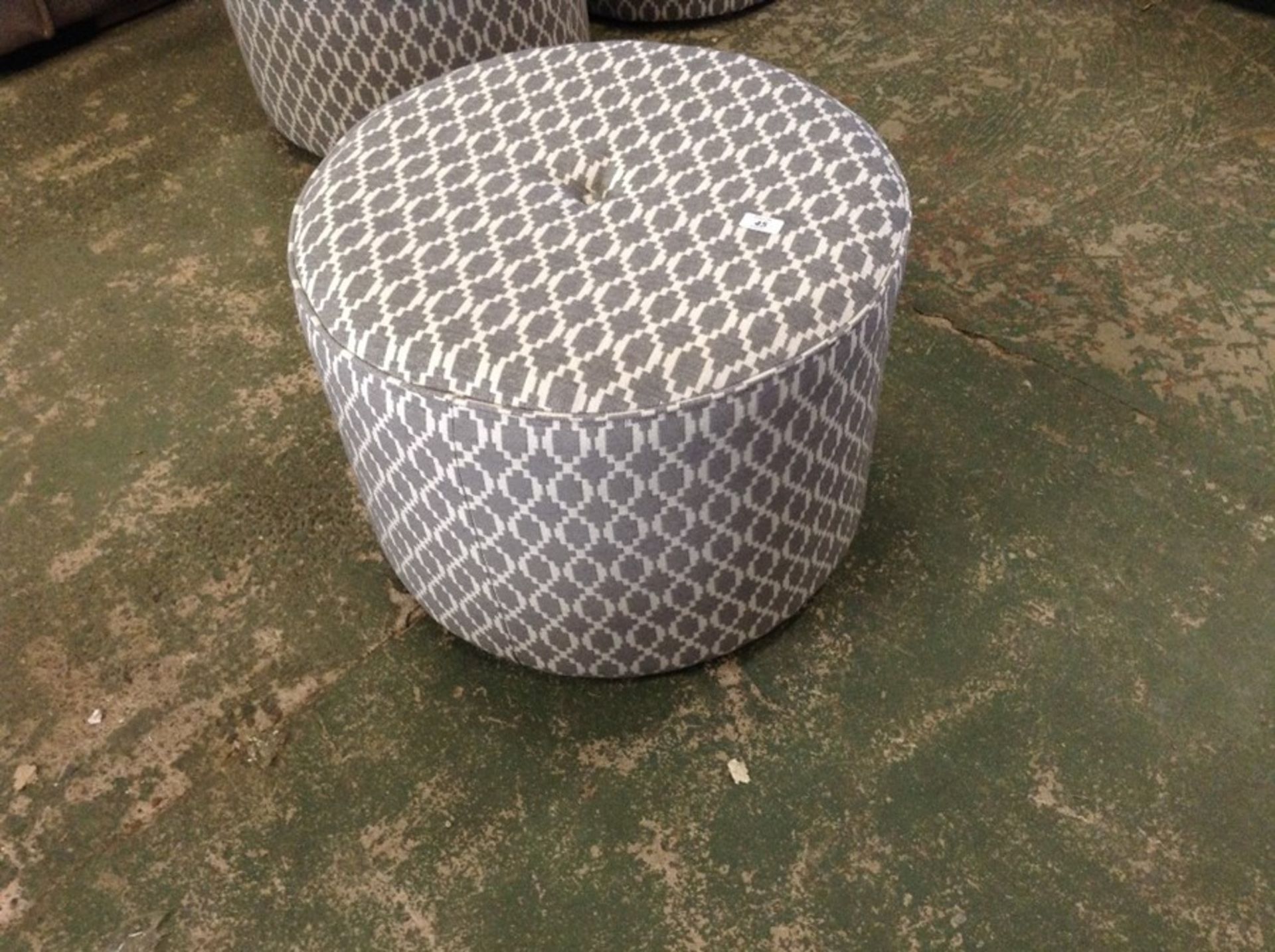 GREY & WHITE PATTERNED ROUND FOOT STOOL HH23-70130