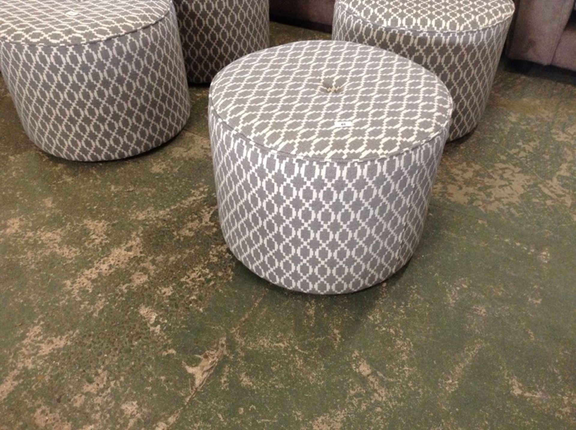 GREY & WHITE PATTERNED ROUND FOOT STOOL HH23-70130