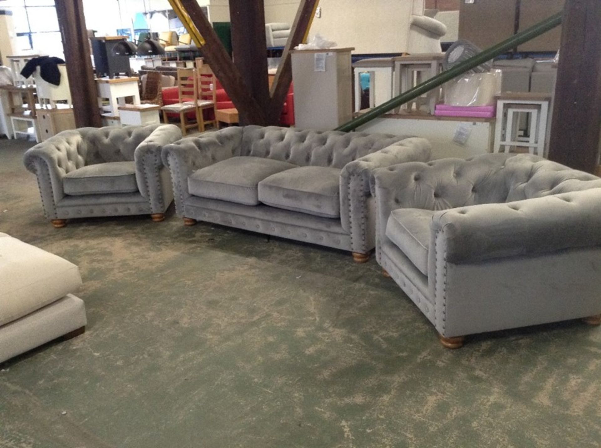 GREY VELVET CHESTERFIELD 3 SEATER & X2 CHAIRS HH23