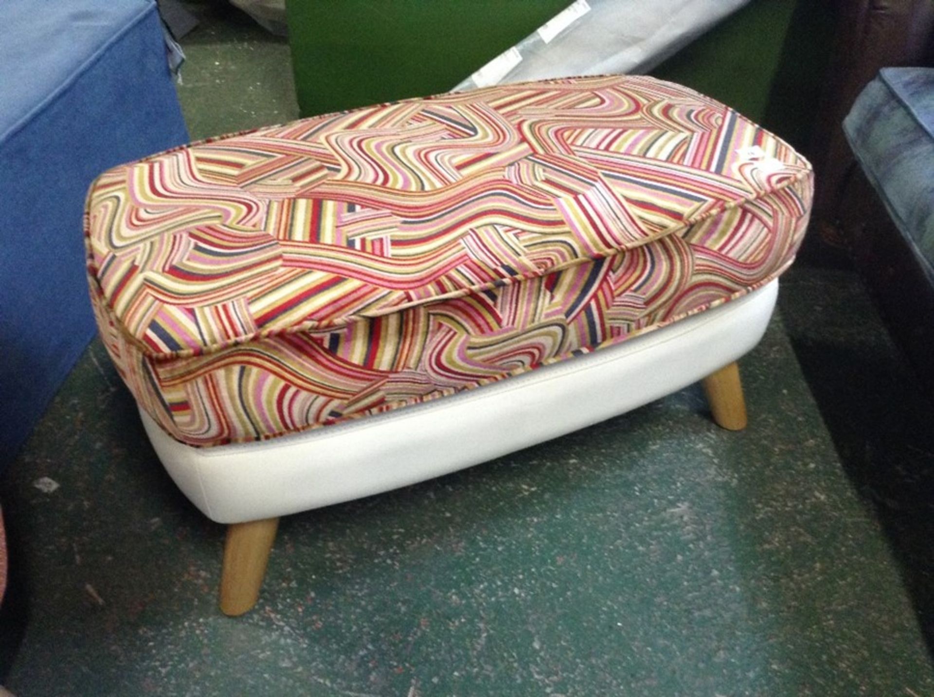 CREAM LEATHER/PATTERN TOP BARBICAN FOOTSTOOL (SFL1235)