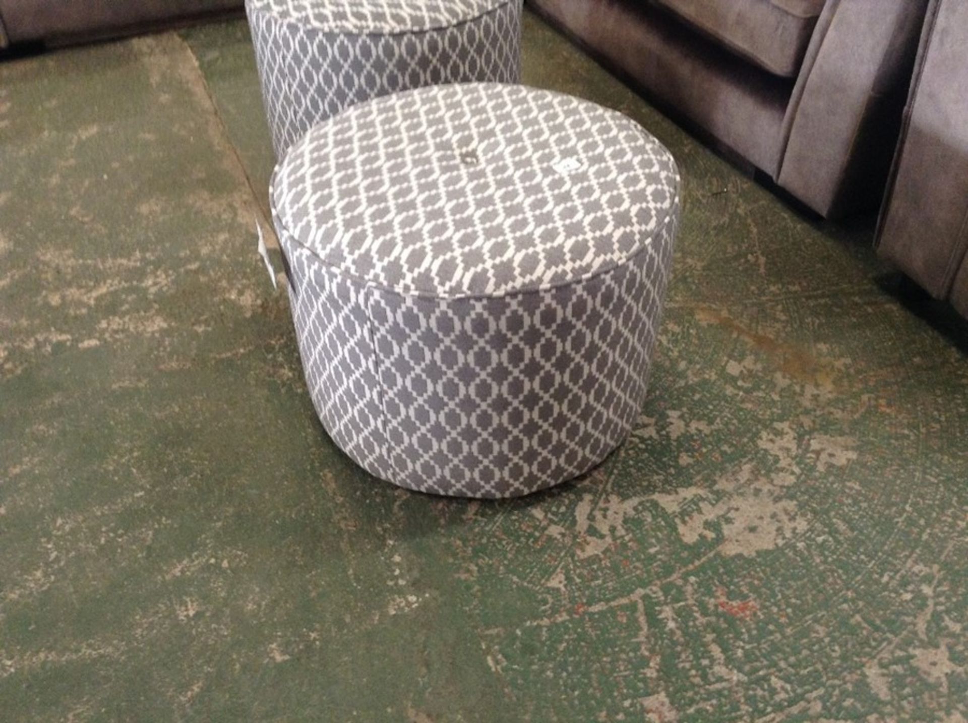 GREY & WHITE PATTERNED ROUND FOOT STOOL HH23-70130