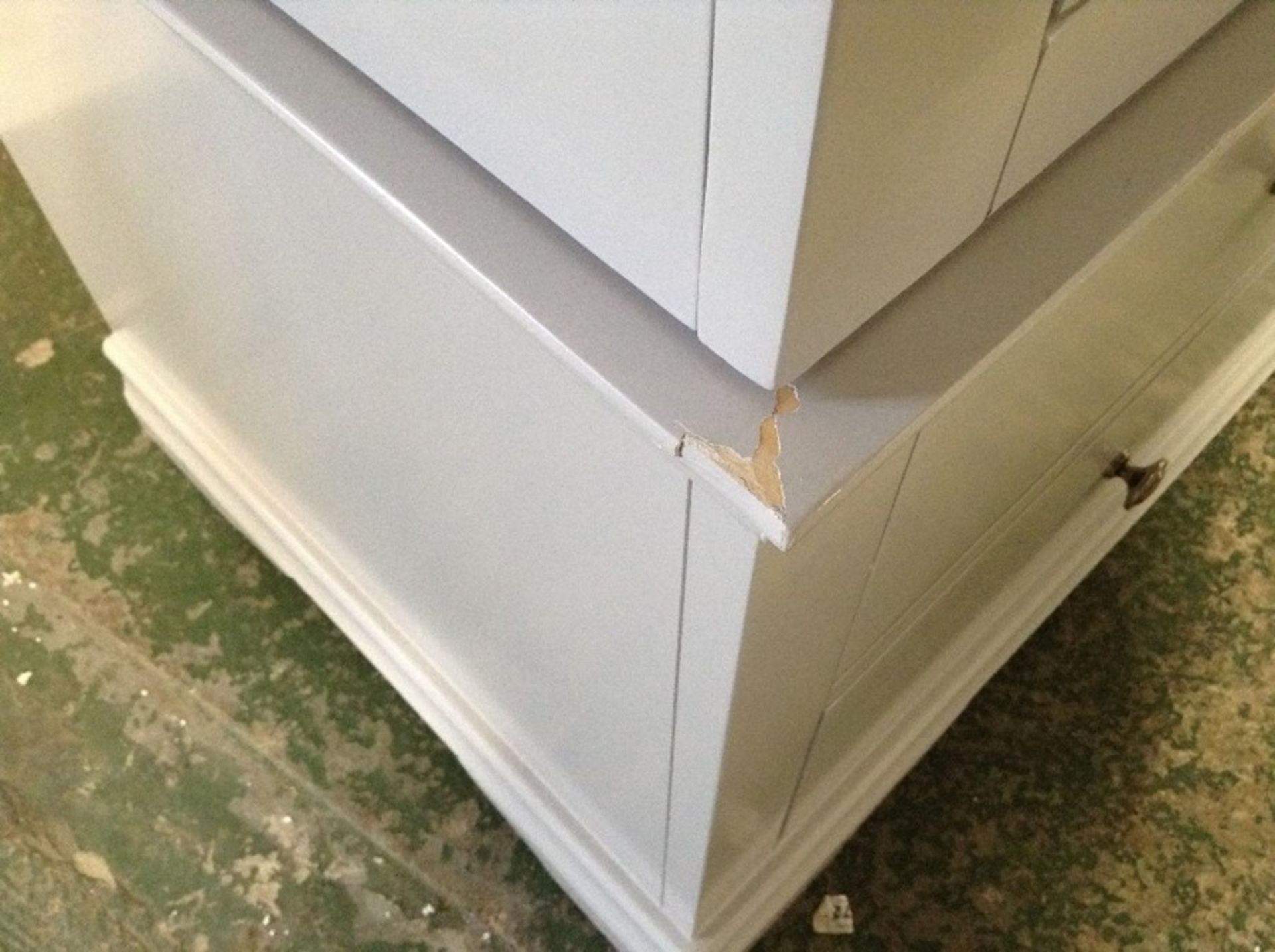 Florence Grey Painted 2 Door 4 Drawer Gents Wardrobe (J40 -SW-GWR-G) DAMAGED - Image 2 of 3