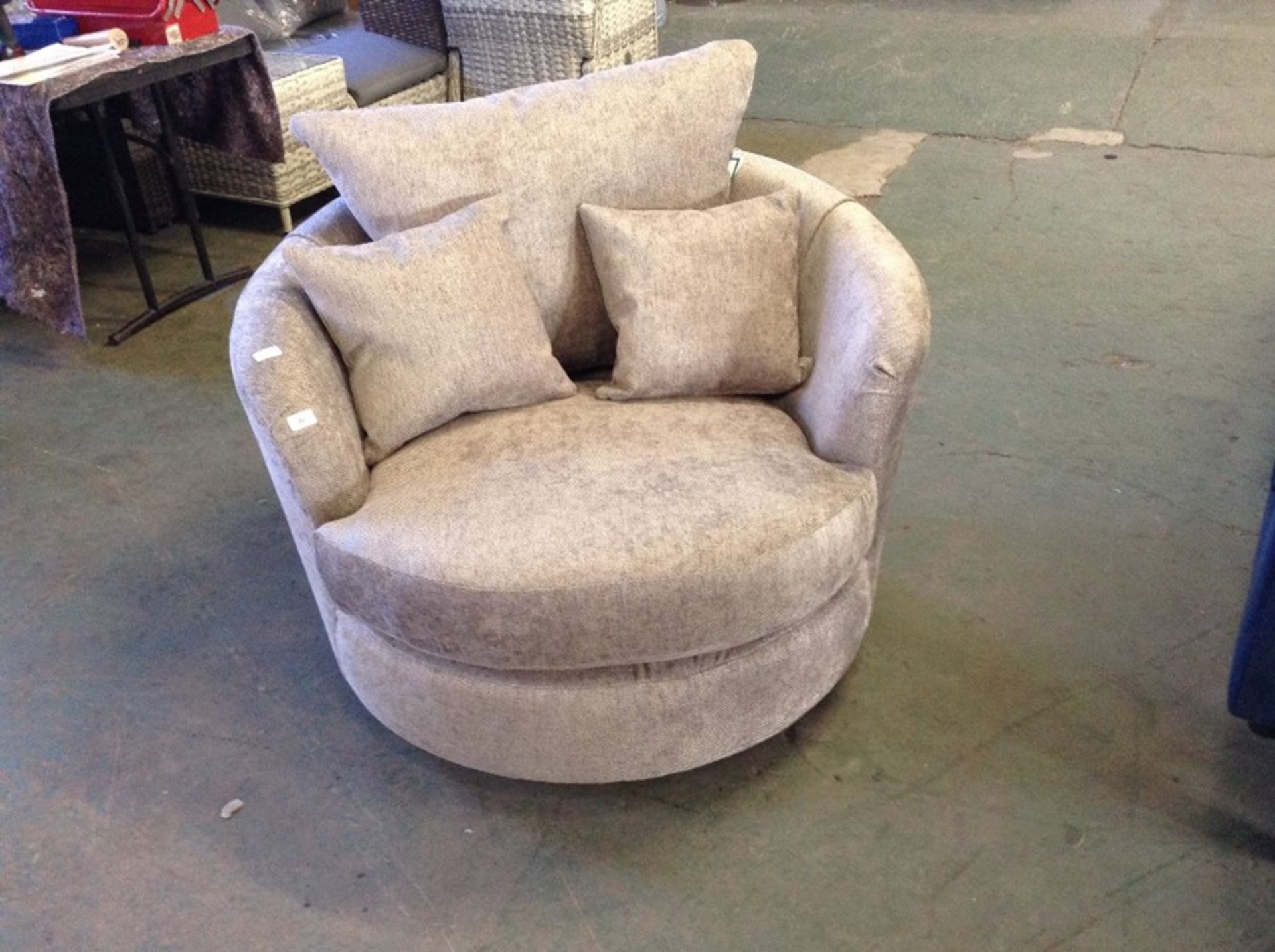 GREY PATTERNED SWIVELLING CHAIR (KM28-K92)