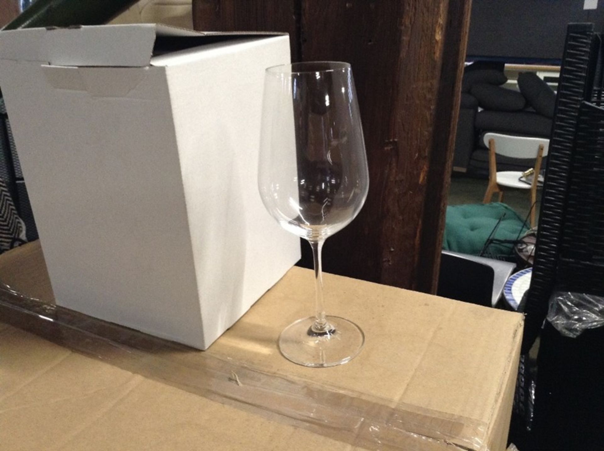 BOX OF APPROX 24 ACHICA LARGE WINE GLASSES