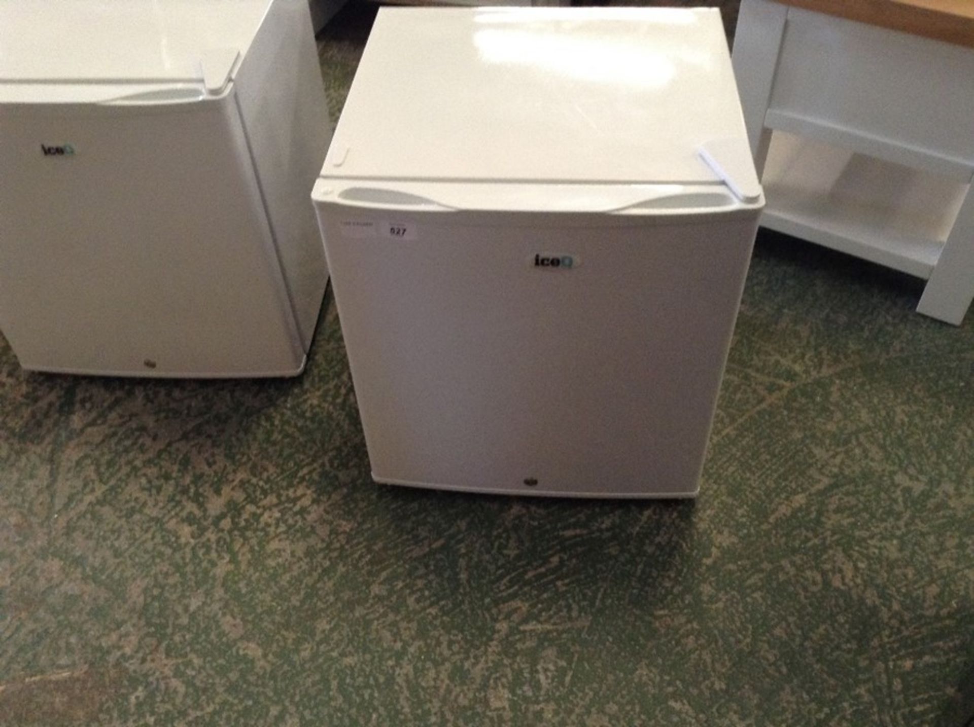 | 1x | SIXTY IceQ 43ltr Table Top Lockable Fridge in White RRP £99.99 | SKU ICEQ48W | REFURB |