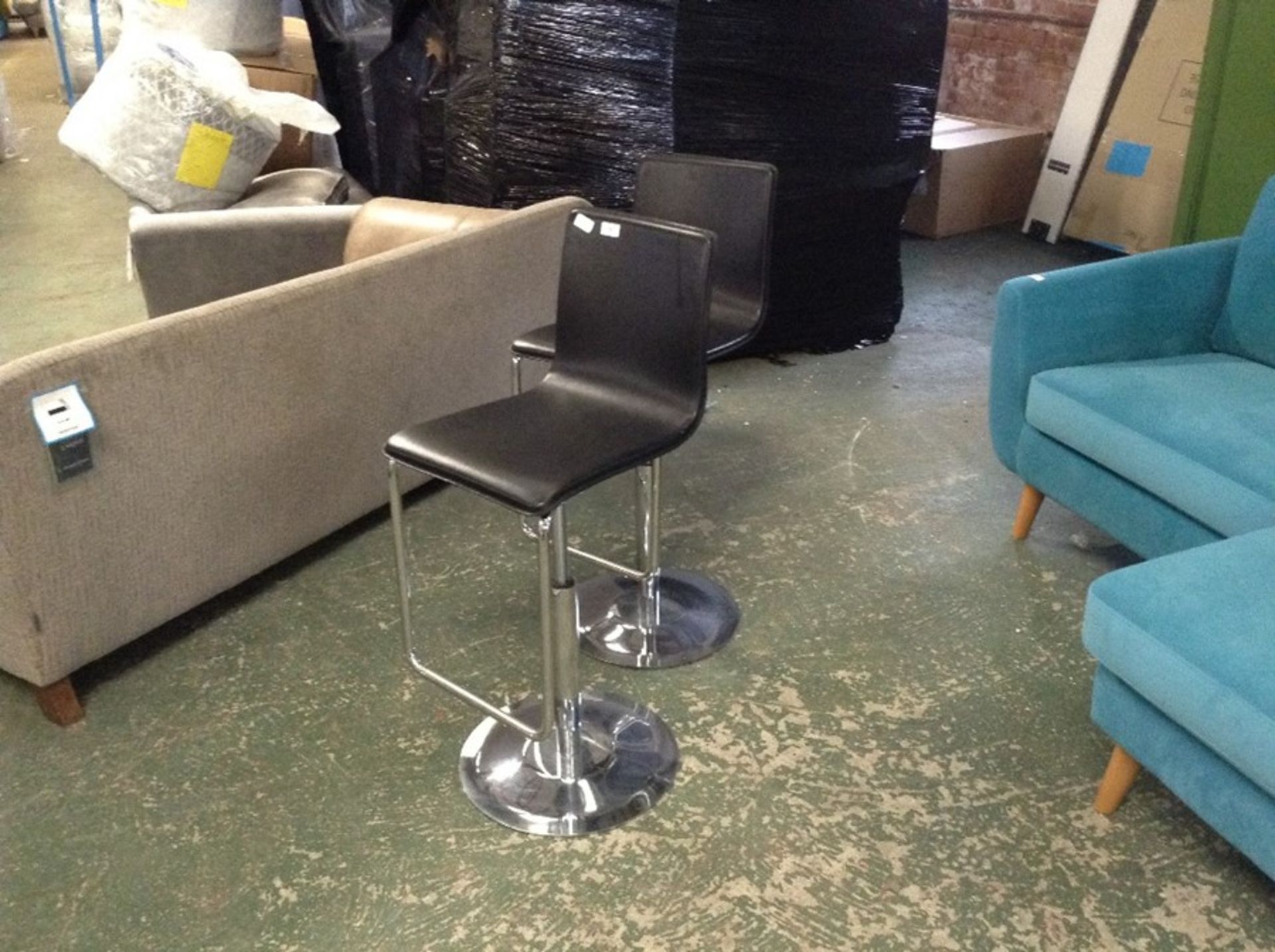 BLACK LEATHER BAR STOOLS BLACK X 2 (SCUFFED)(SFL1227)