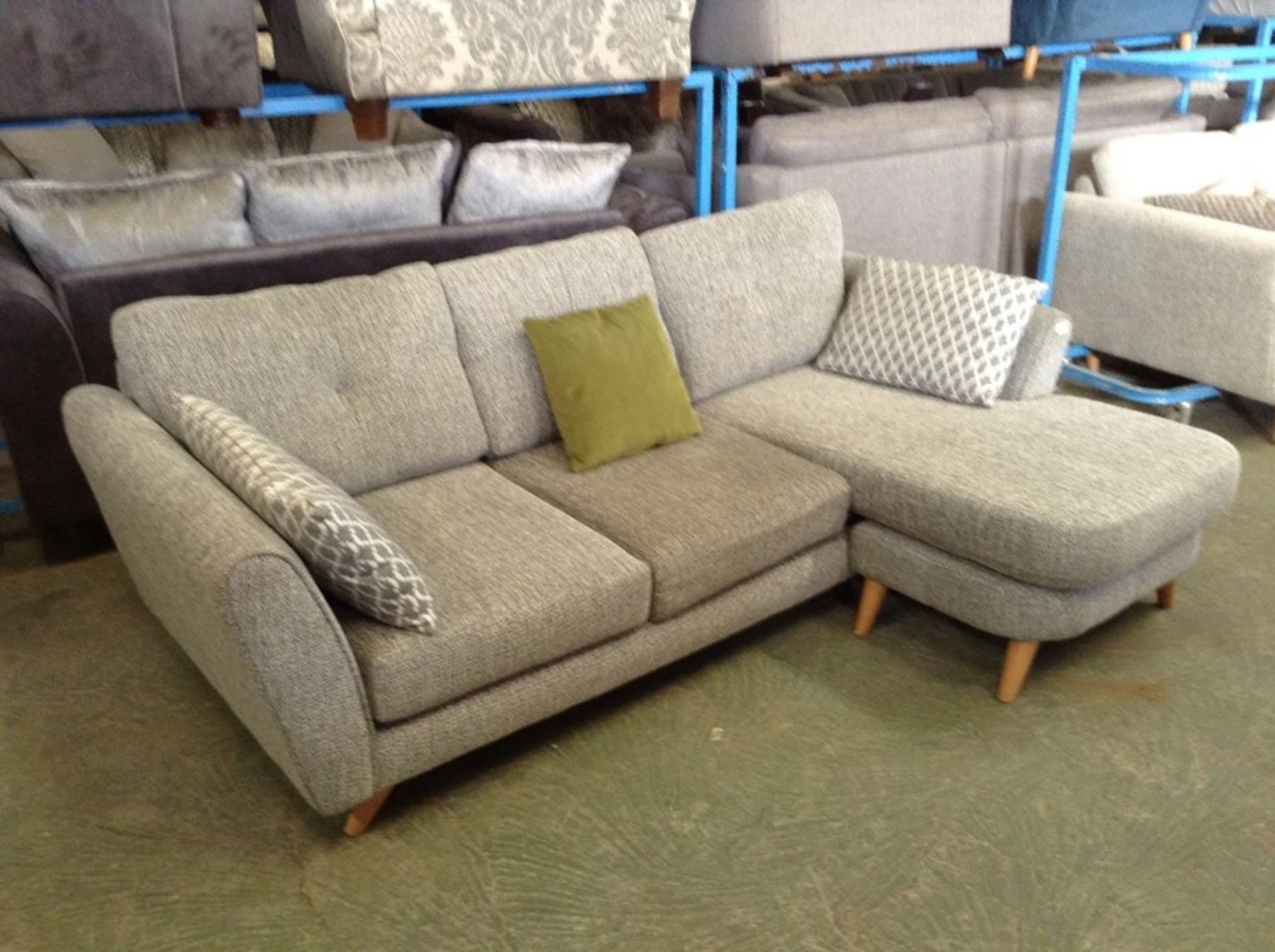 GREY FABRIC 3 SEATER CHAISE (DIRTY DAMAGED) HH25-6