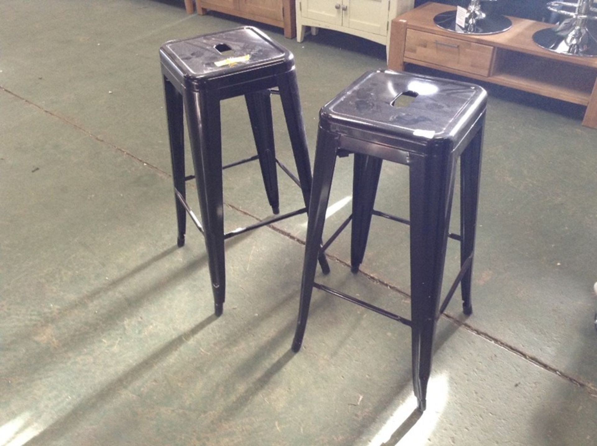 PAIR OF METAL BAR STOOLS