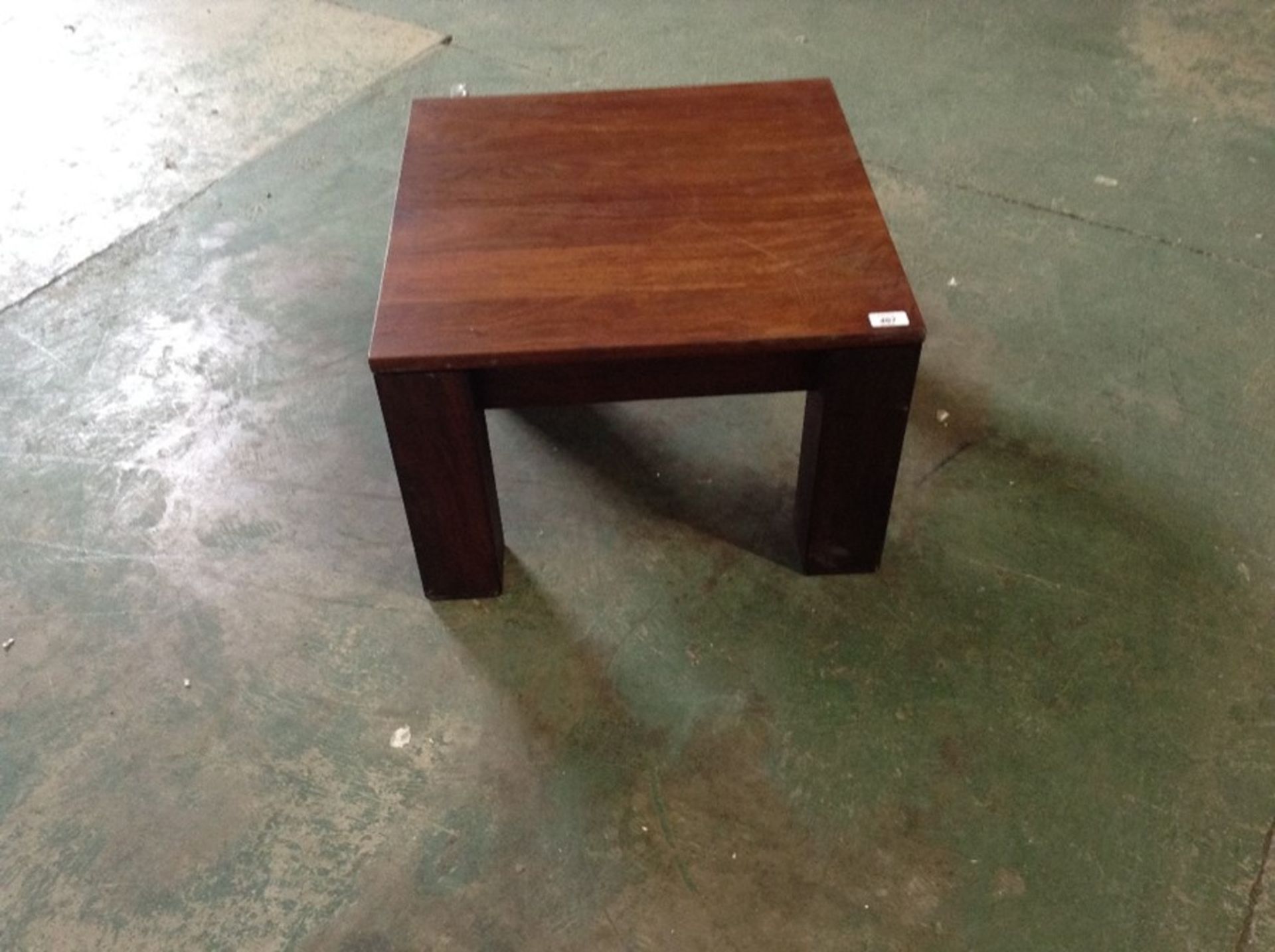 WALNUT TABLESMALL SQUARE (SFL1196 -SAMPLE )