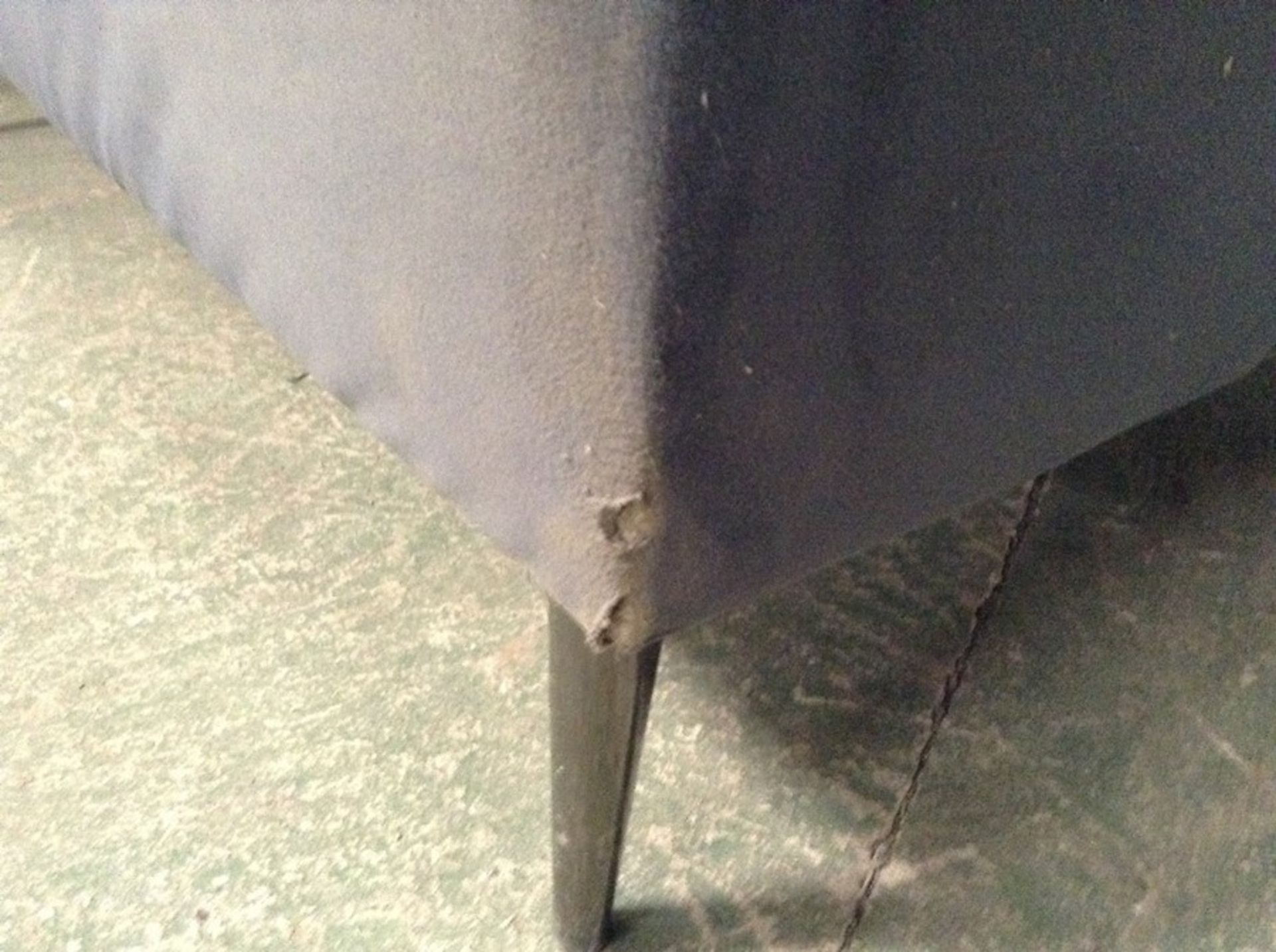 GREY VELVET SNUG CHAIR (SMALL RIP ON FRONT) WM32 K - Image 2 of 2