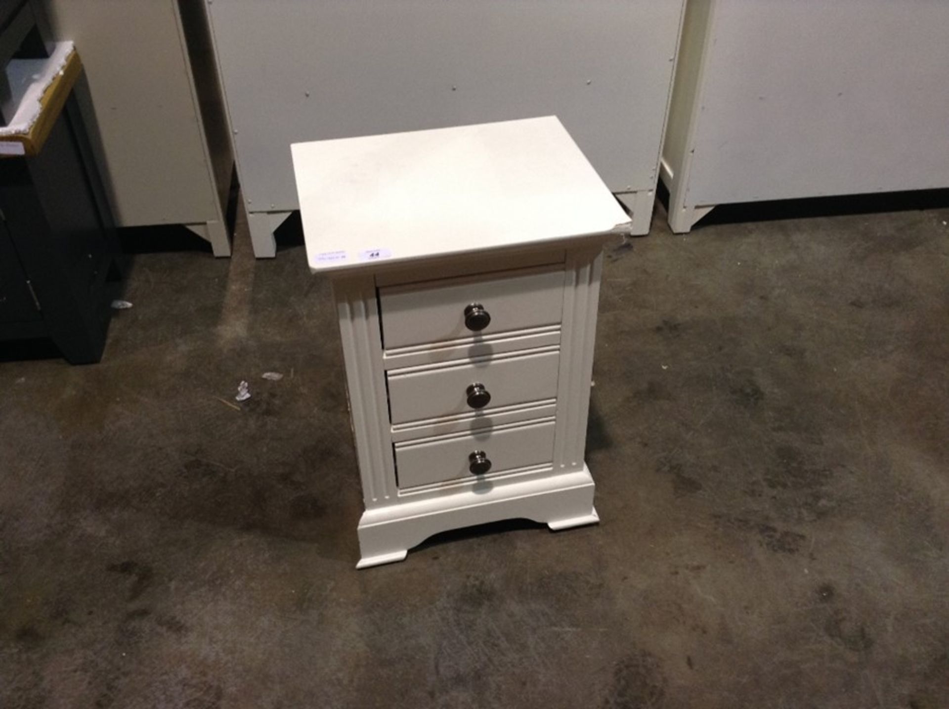 Banbury White Painted Small Bedside Table (CH-M58