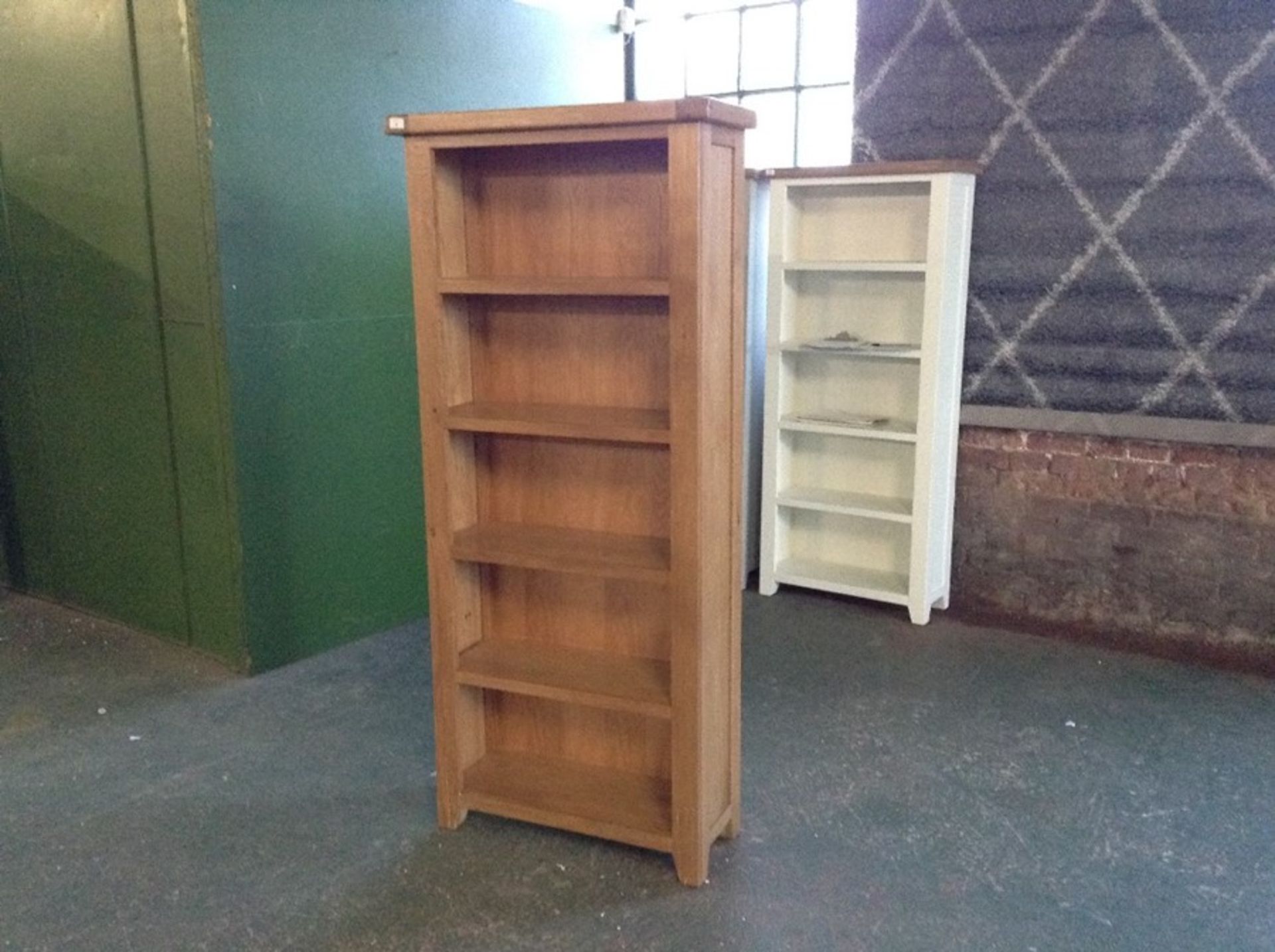 Country Oak Bookcase (DAMAGED)(I40 -WXF27)