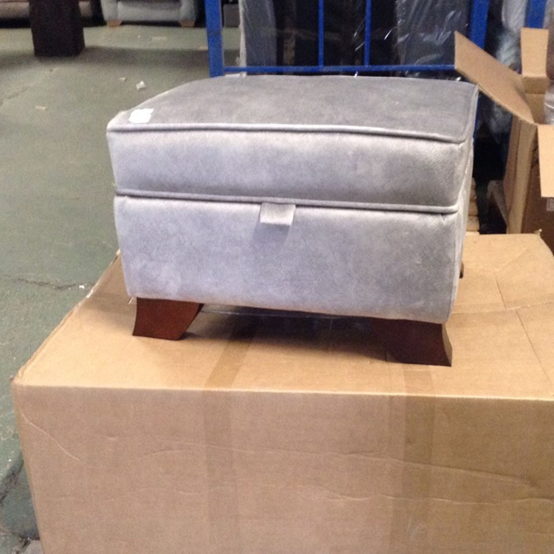 GREY SADDLE STORAGE FOOTSTOOL (HH29-720516-51)