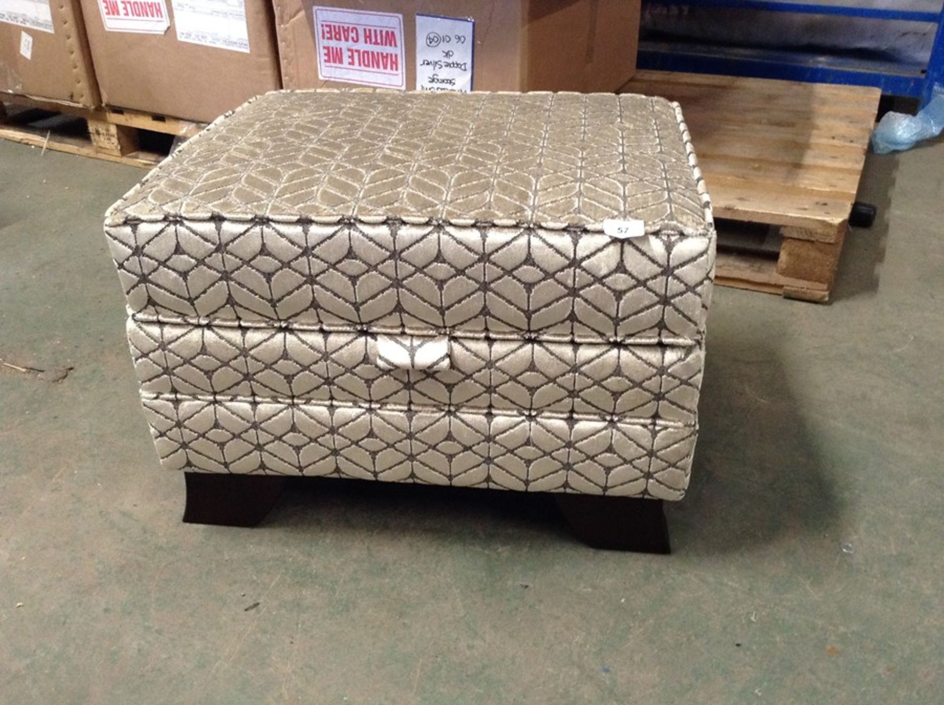 GOLD PATTERNED STORAGE FOOTSTOOL (HH29-697401-38)