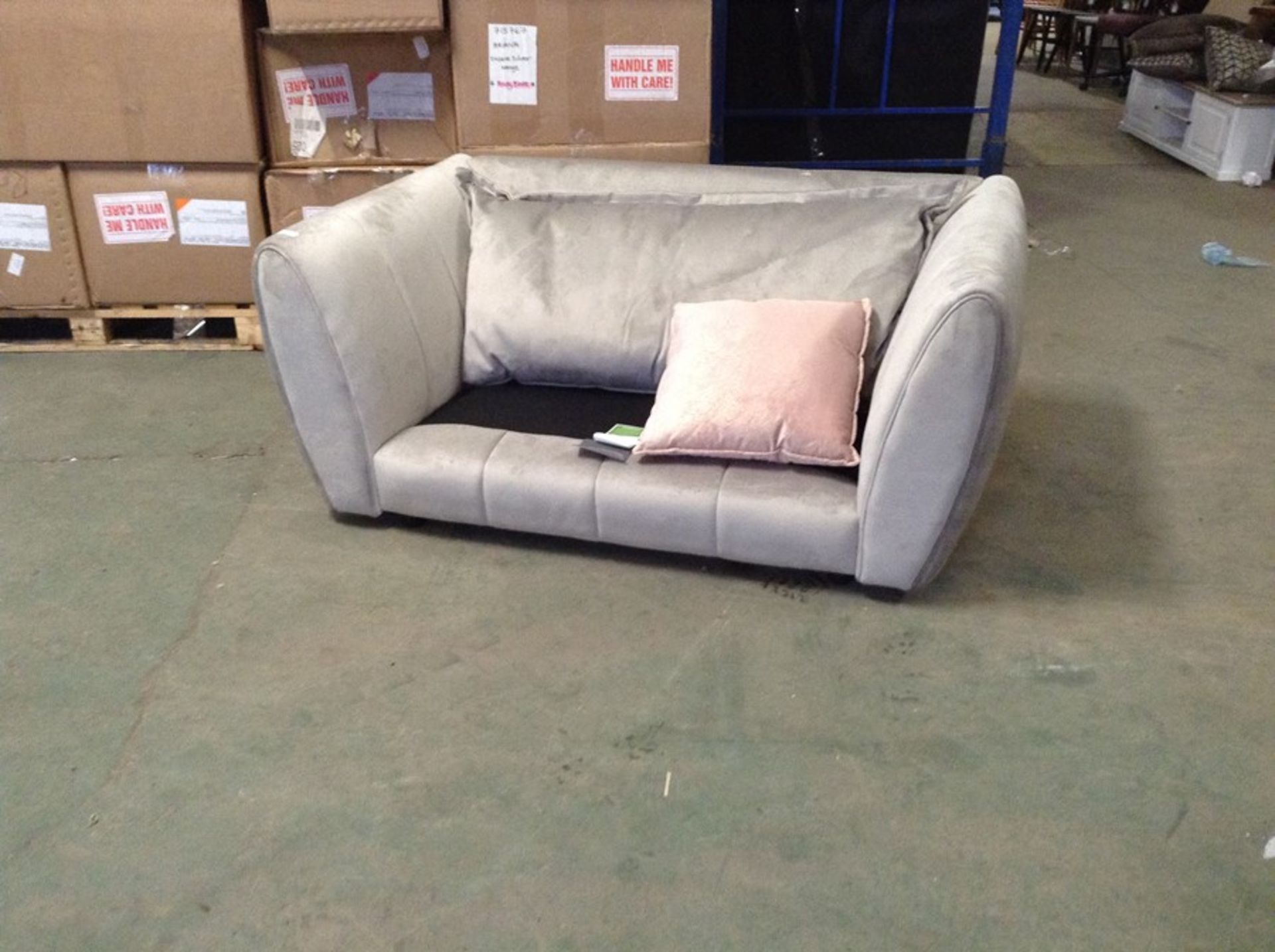 GREY VELVET LARGE SNUG (MISSING BASE CUSHION) (HH2