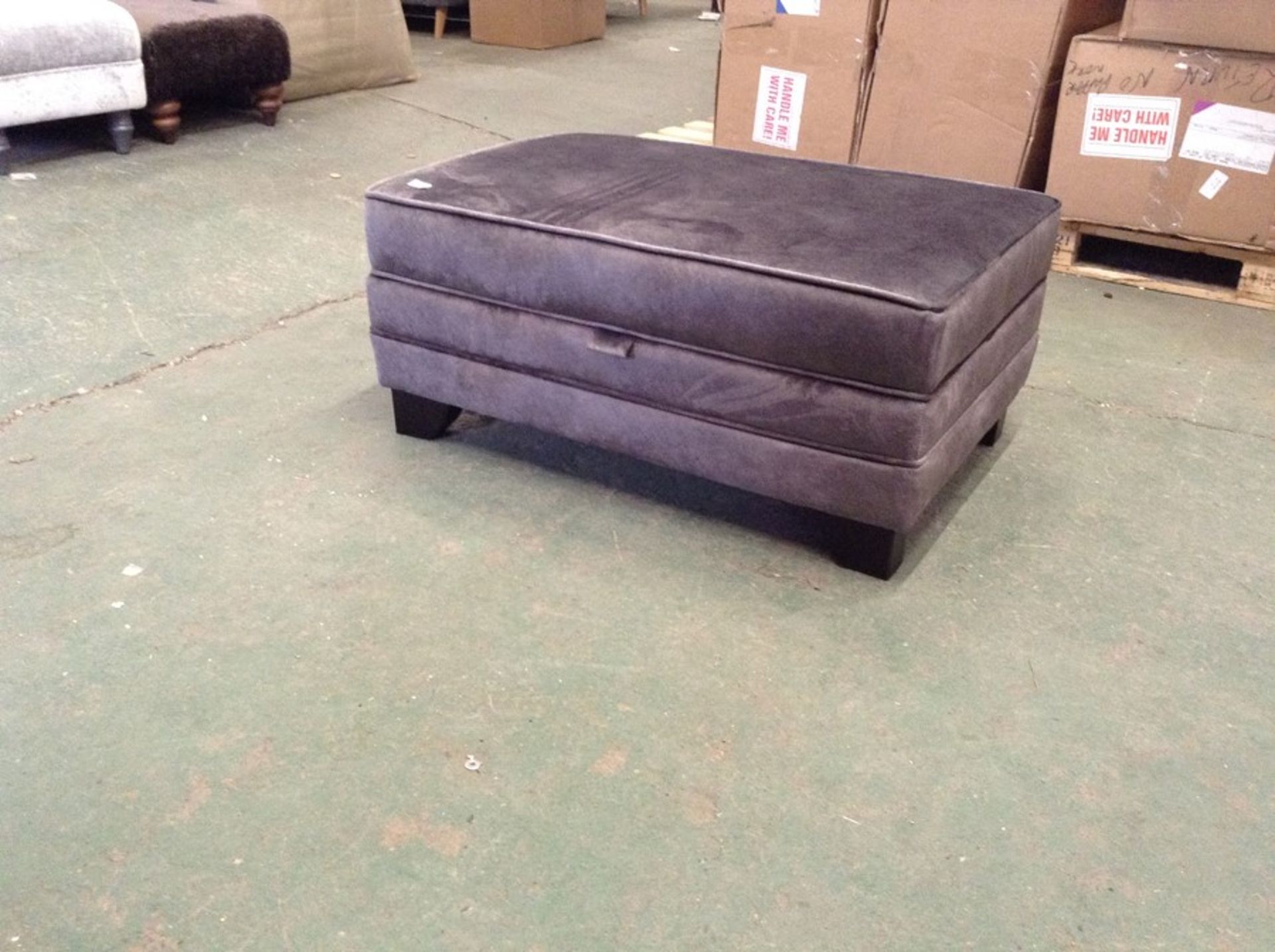 GREY SADDLE STORAGE FOOTSTOOL (HH29-723017-34)