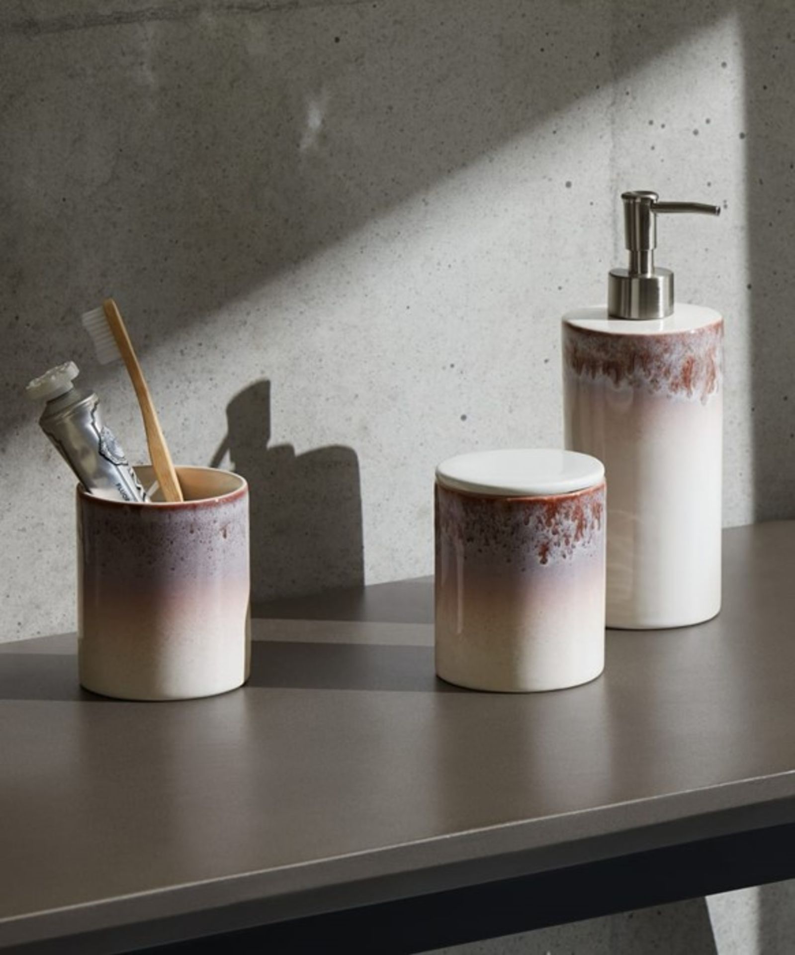 | 1x|Made.com Athena Reactive Glaze Ceramic 3 Piece Bathroom Set Pink & White RRP Â£29MAD-