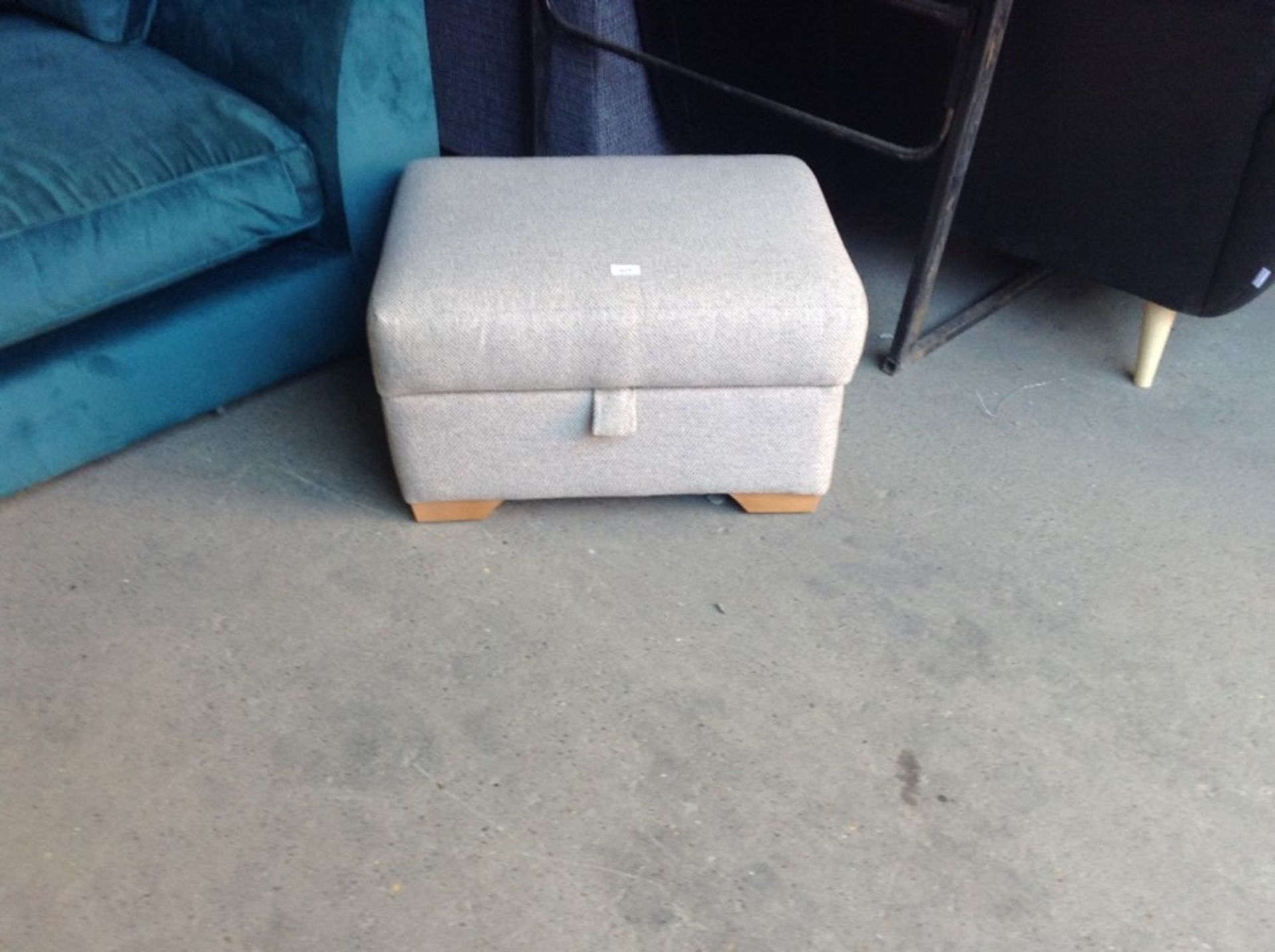 BEIGE STORAGE FOOT STOOL WM35-K429A