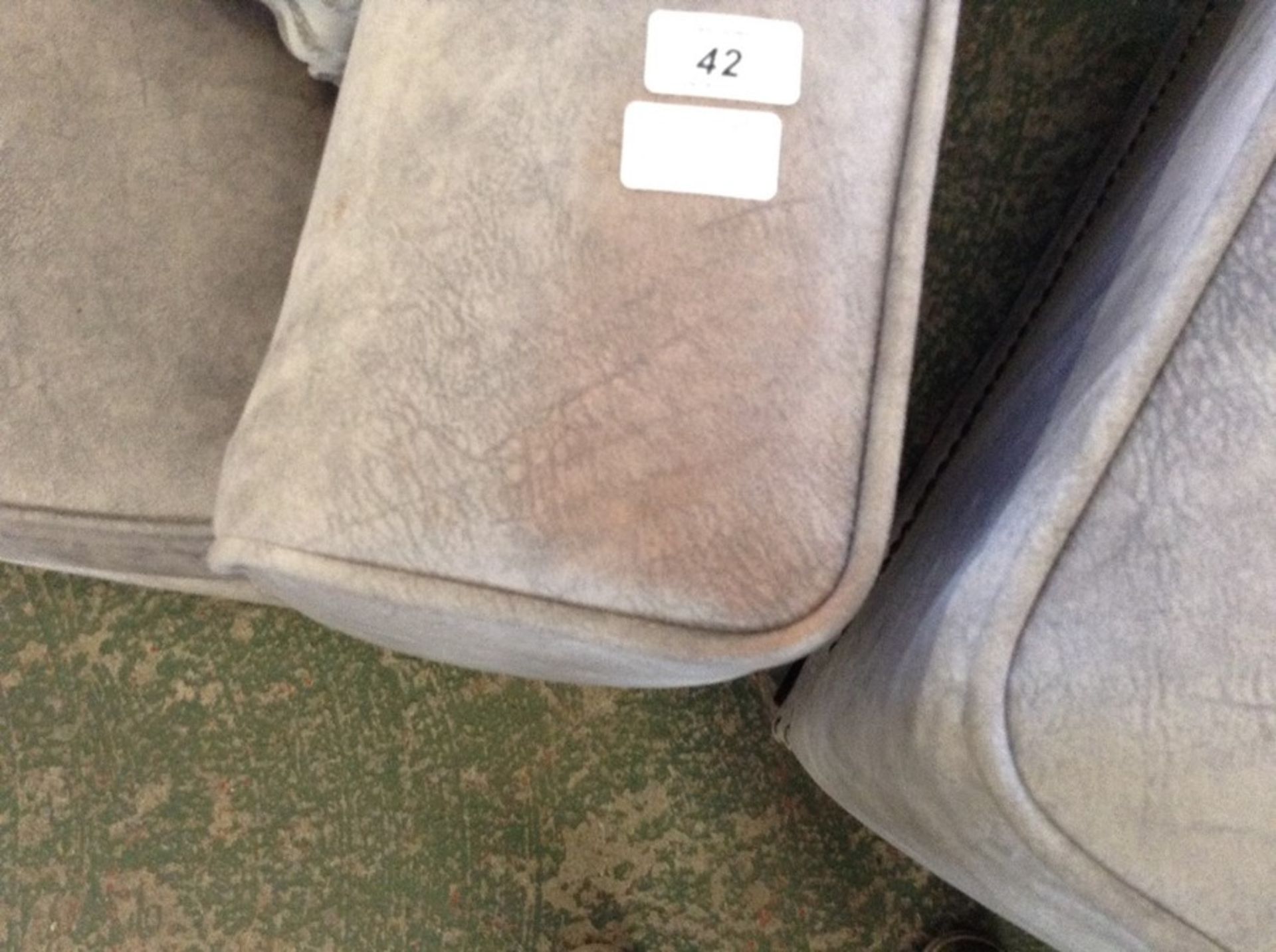 GREY SADDLE 3 SEATER & SNUG CHAIR HH33-12 53 (DIRT - Image 2 of 2