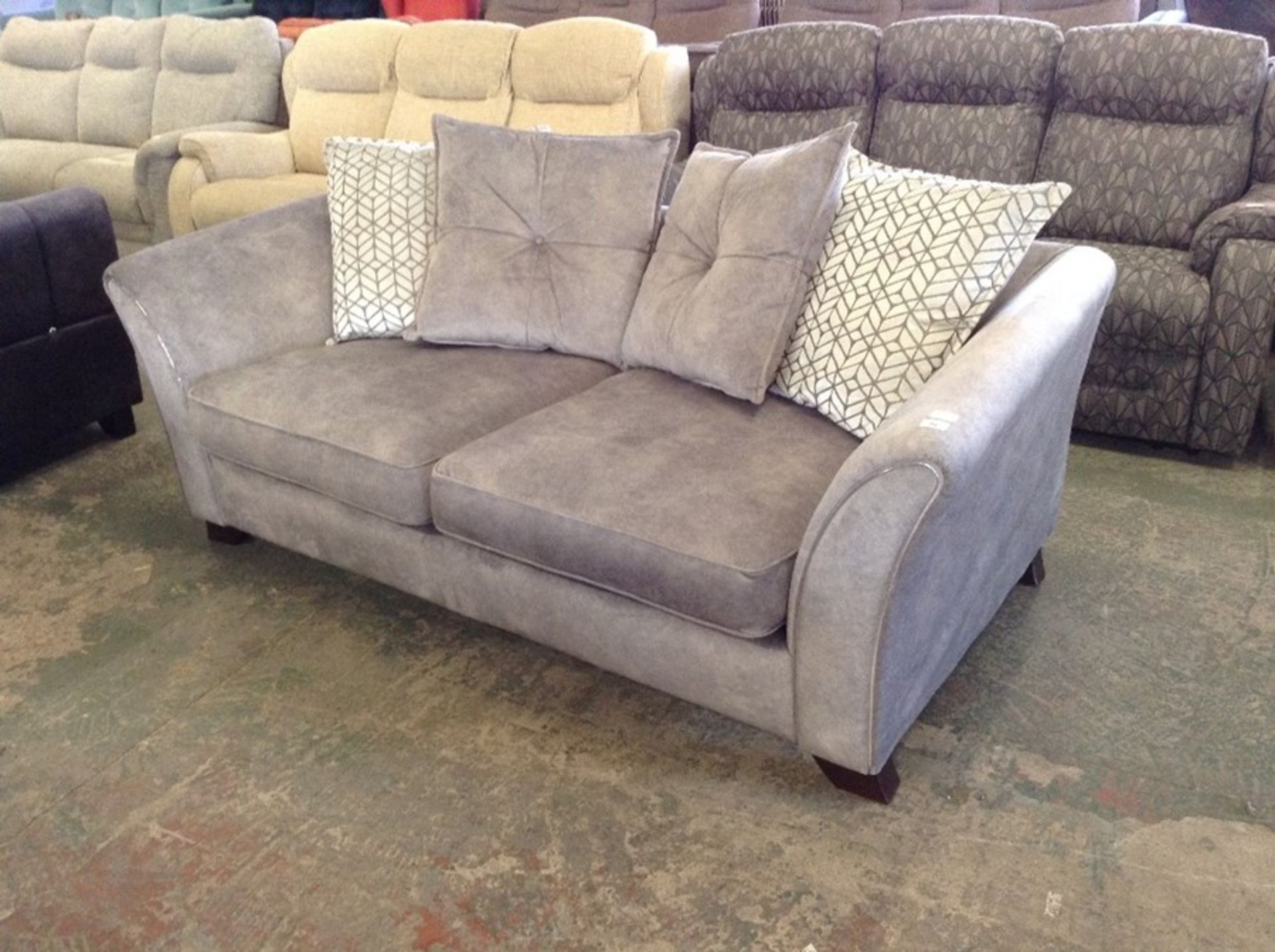 GREY SADDLE 3 SEATER BED SETTEE HH33-7