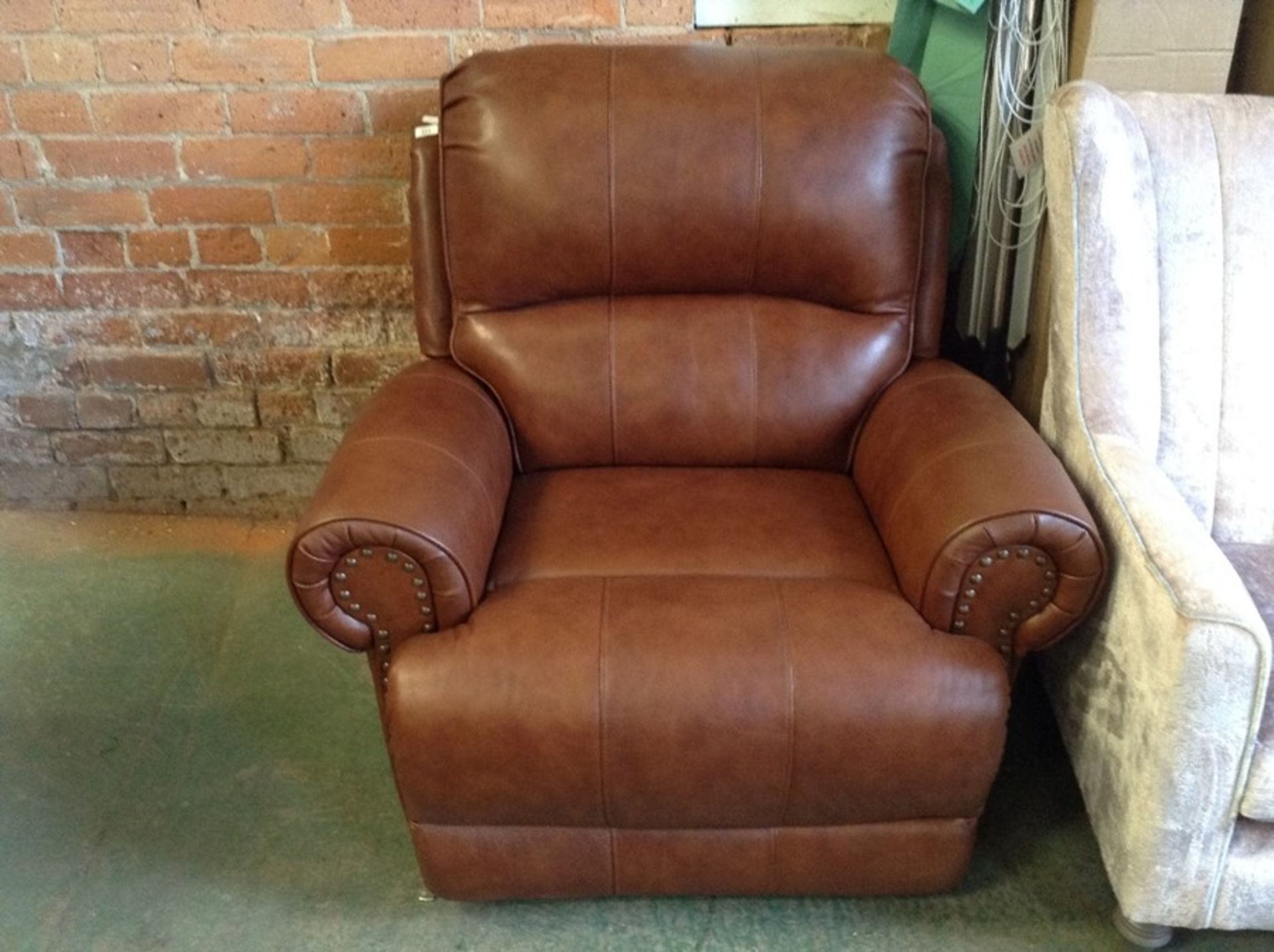 BROWN LEATHER MANUAL RECLINING CHAIR