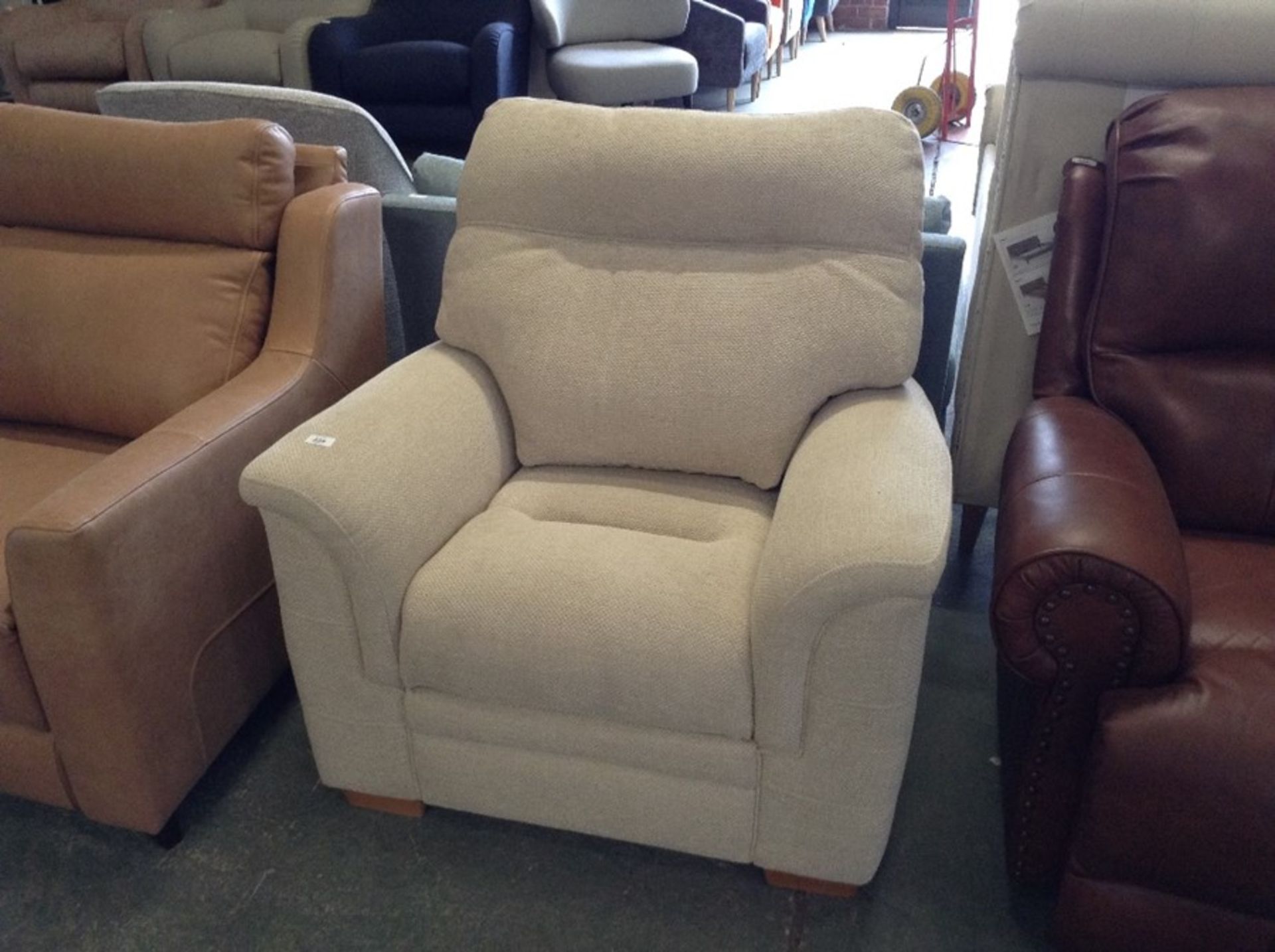 CREAM FABRIC CHAIR TR002159 W00763526