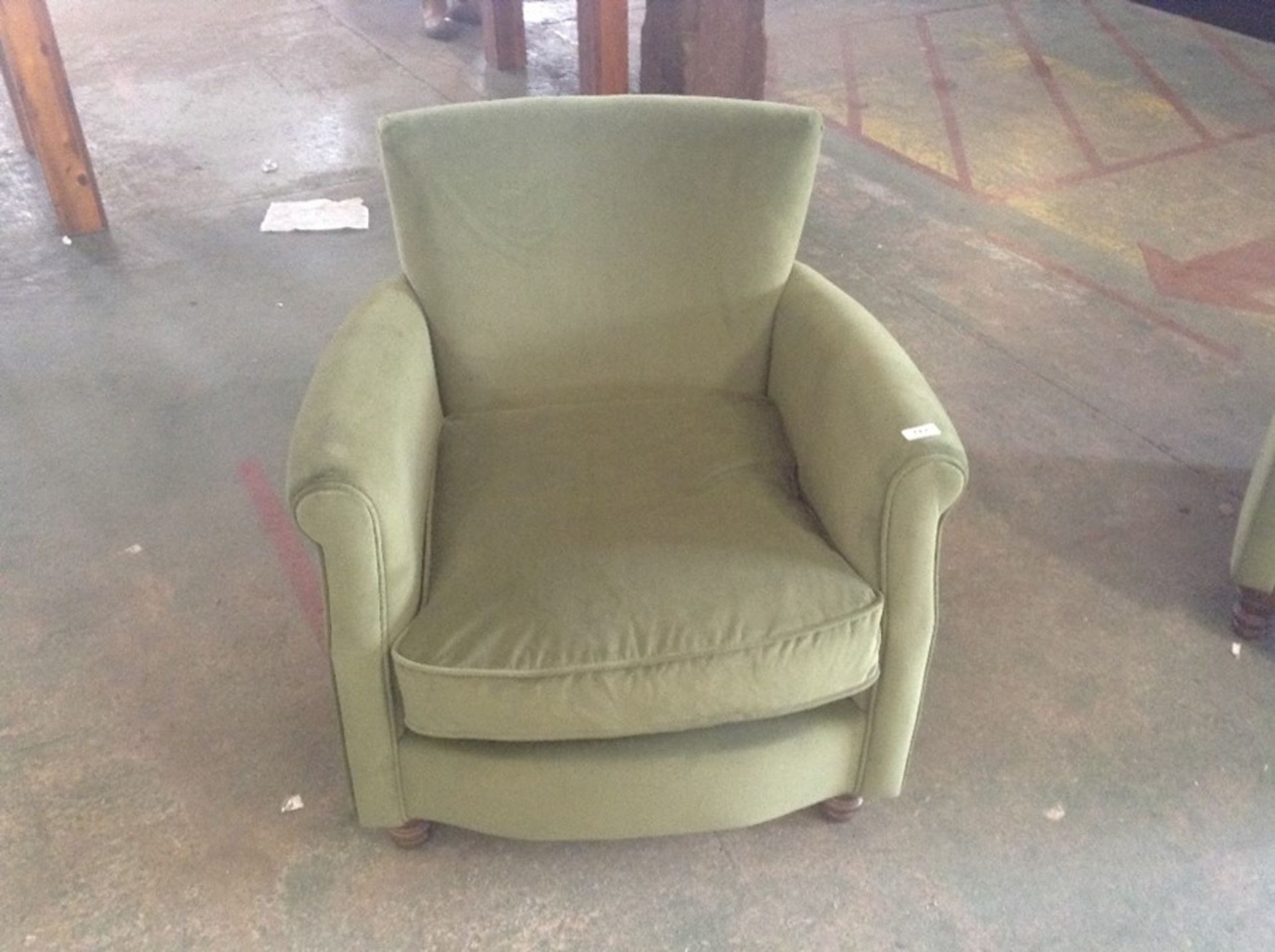 GREEN VELVET ACCENT CHAIR